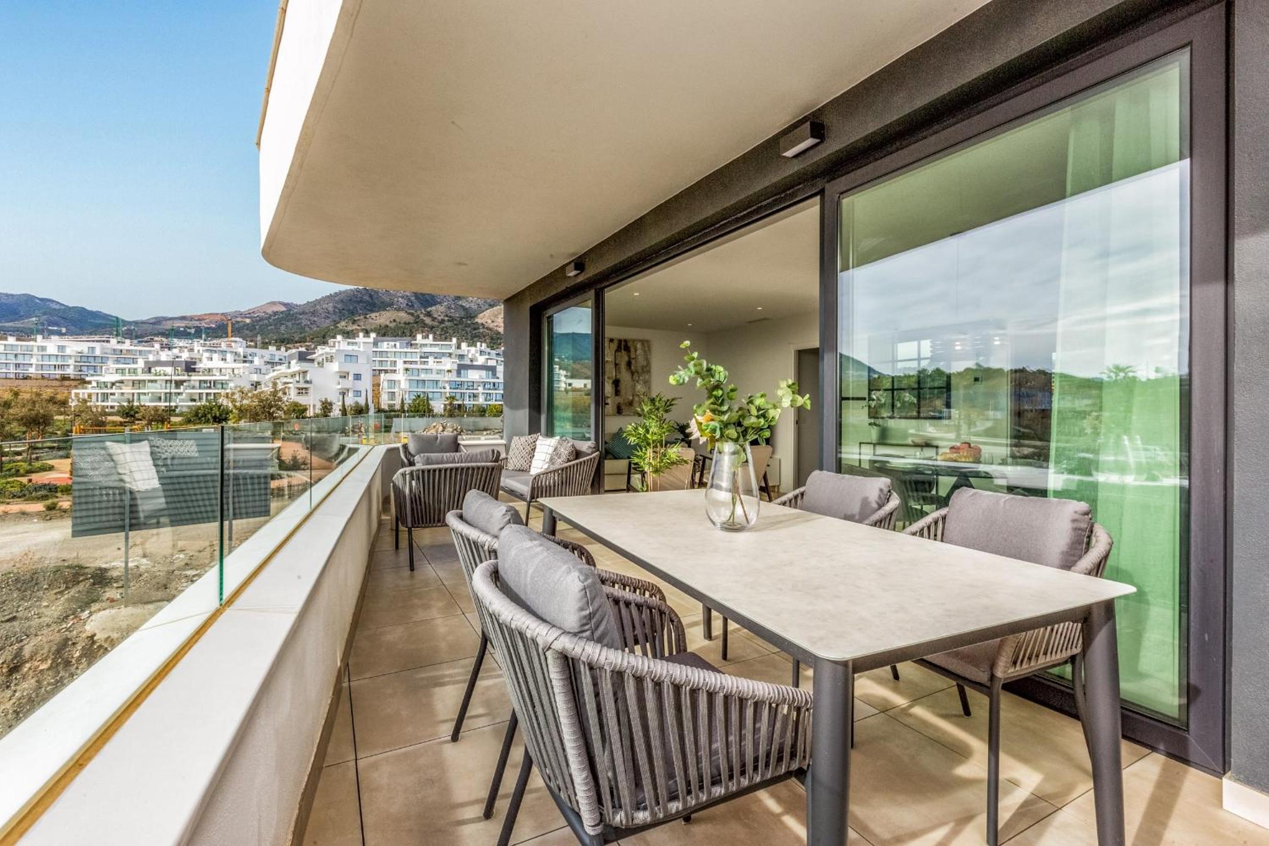ViVi Homes - Carma Pool, Terrace, Garden & Beach
