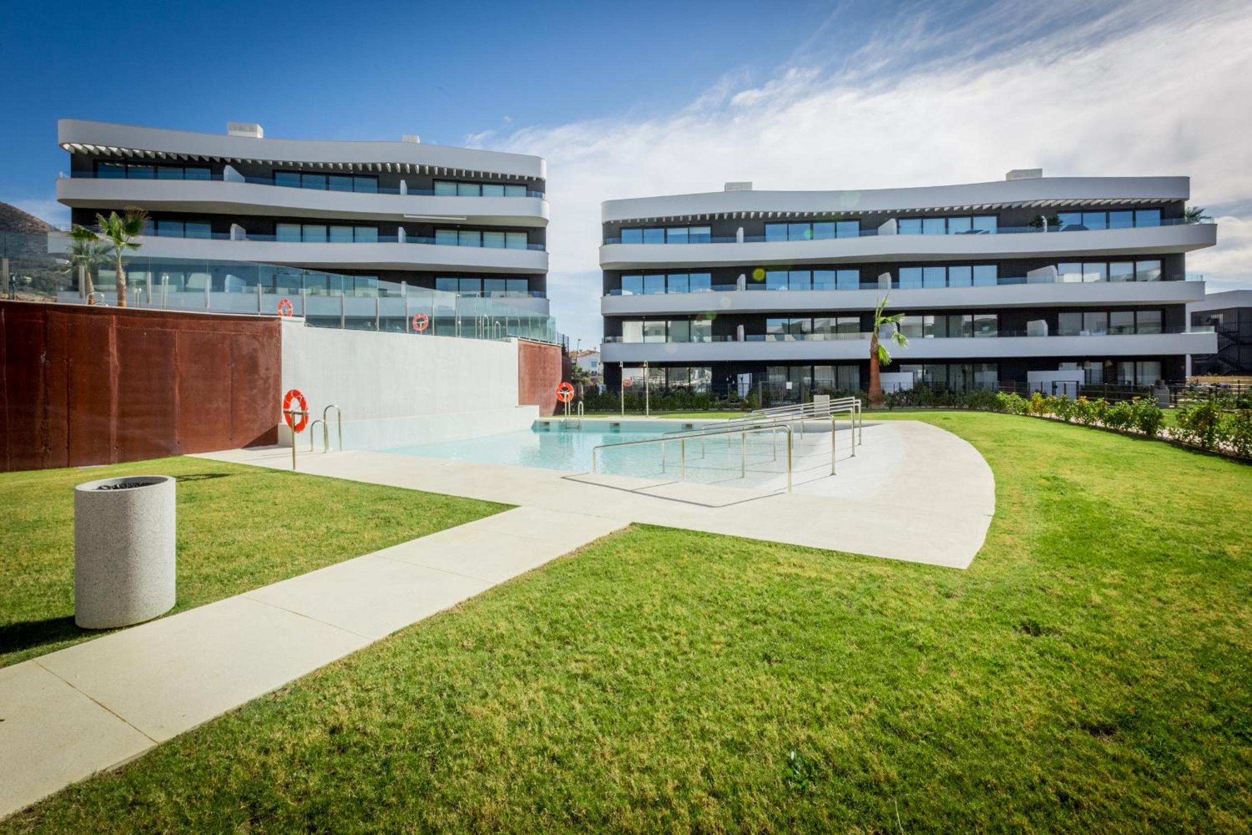 ViVi Homes - Carma Pool, Terrace, Garden & Beach