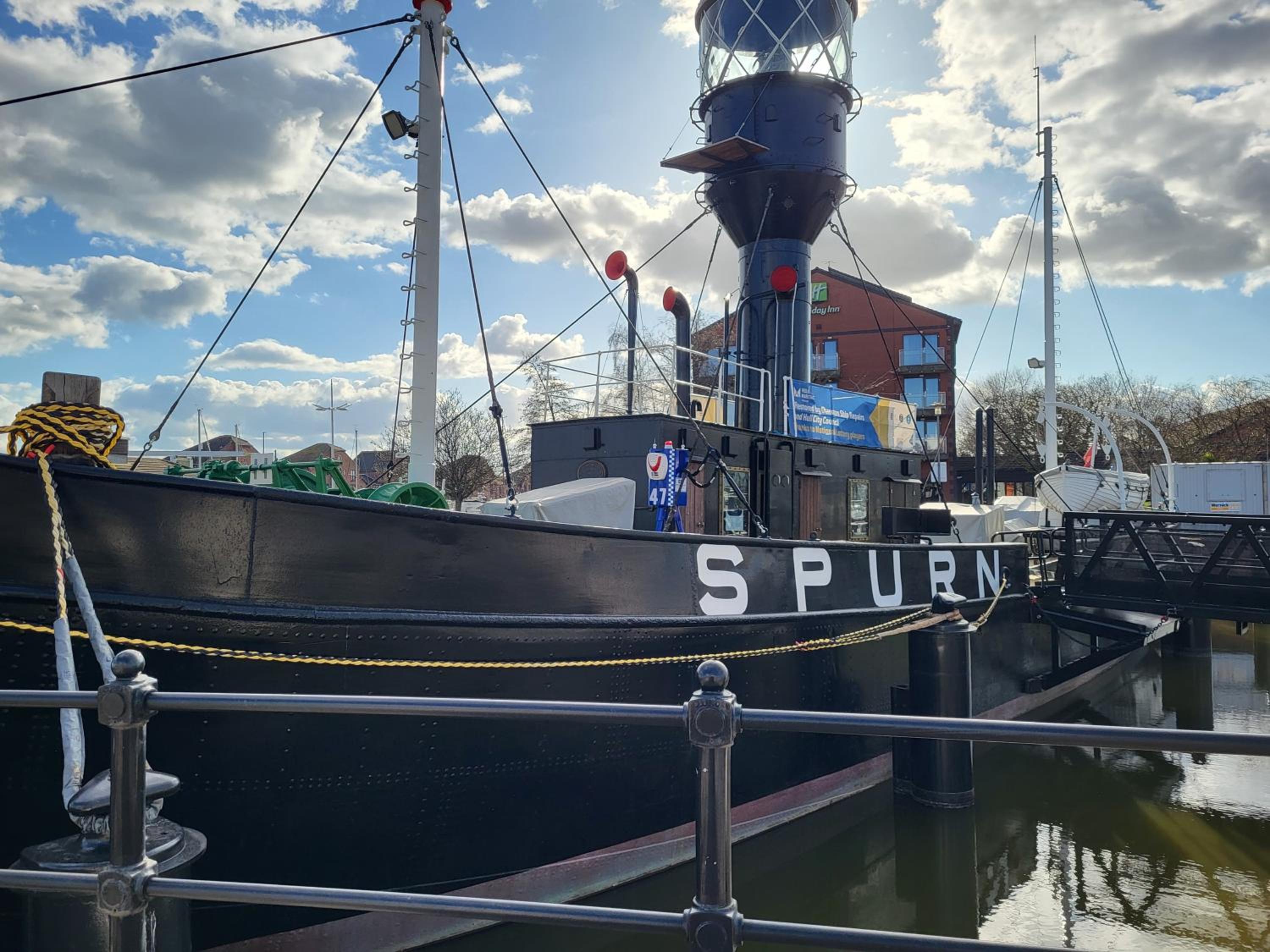 Peaceful Waterfront Apartment, Private Parking, Hull Marina view 2