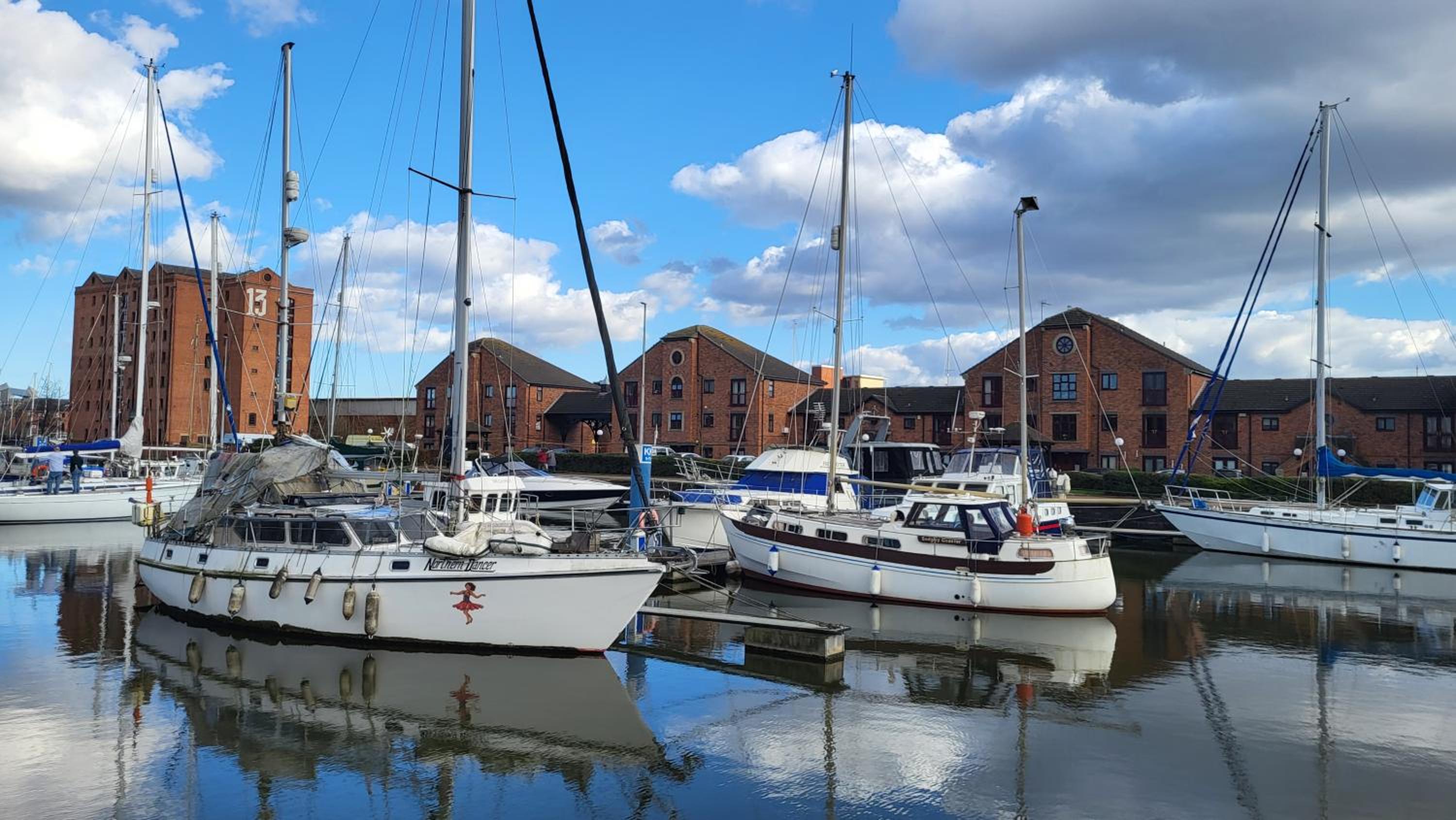 Peaceful Waterfront Apartment, Private Parking, Hull Marina view 5