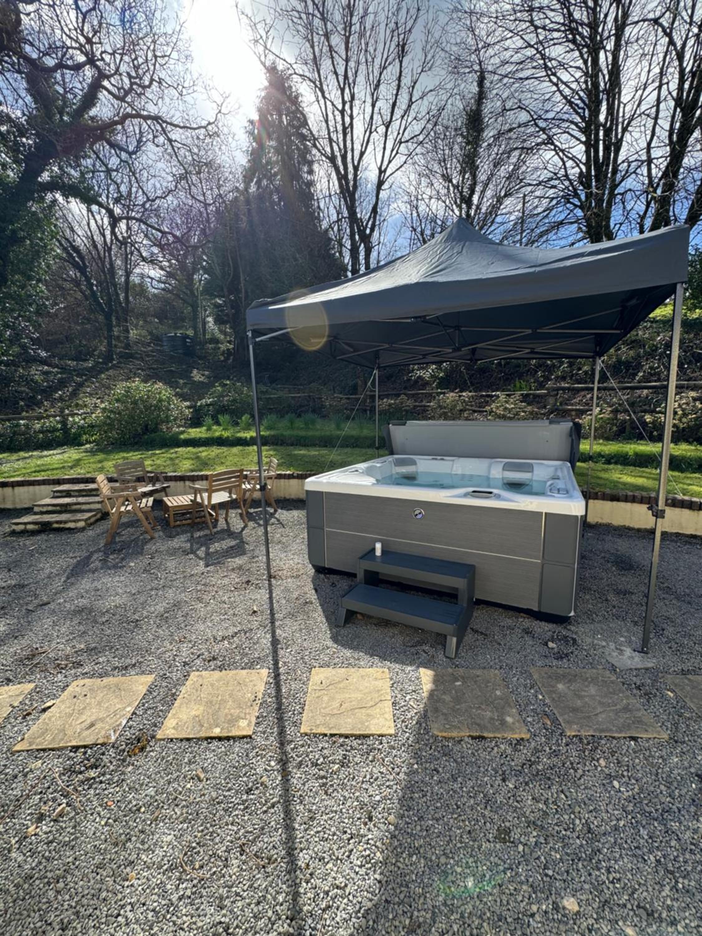 Cowslip Cottage Serenity with Jacuzzi view 5