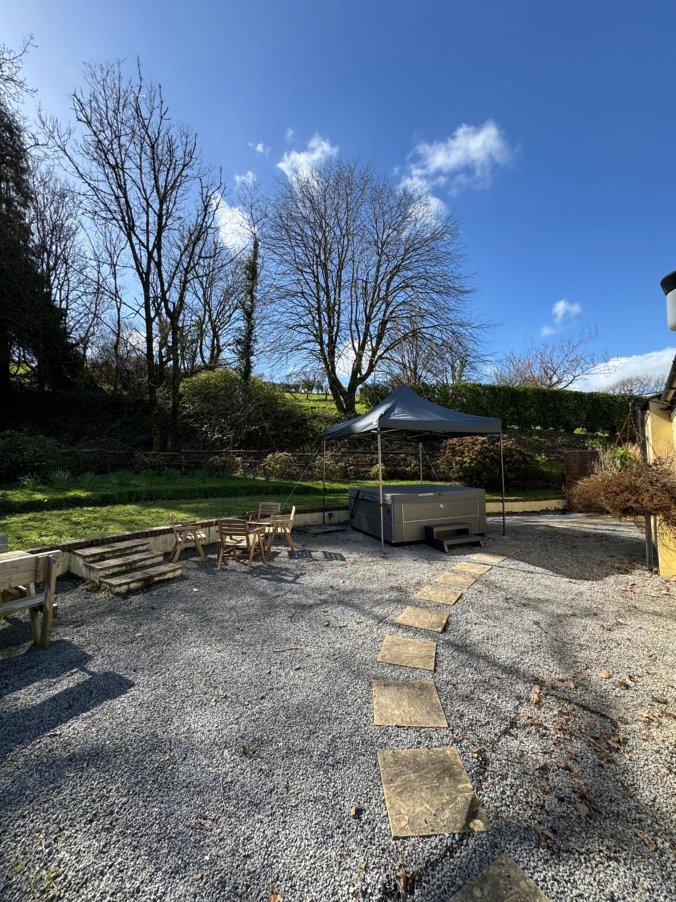 Cowslip Cottage Serenity with Jacuzzi view 4