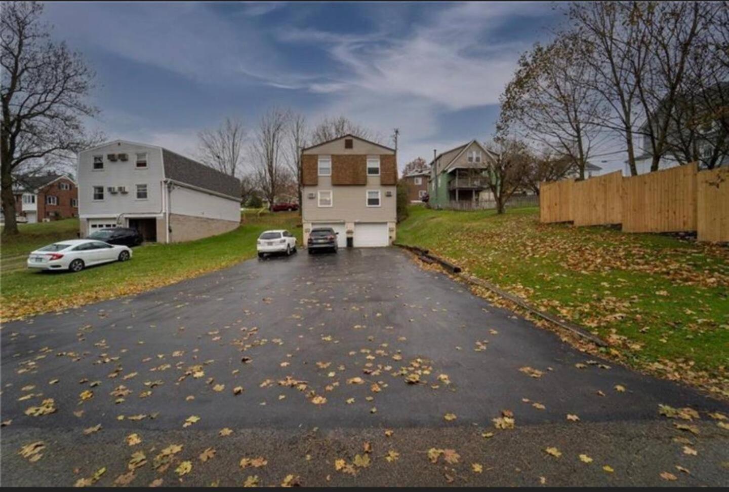 Pet Friendly Private Townhouse With Washerdryer view 3
