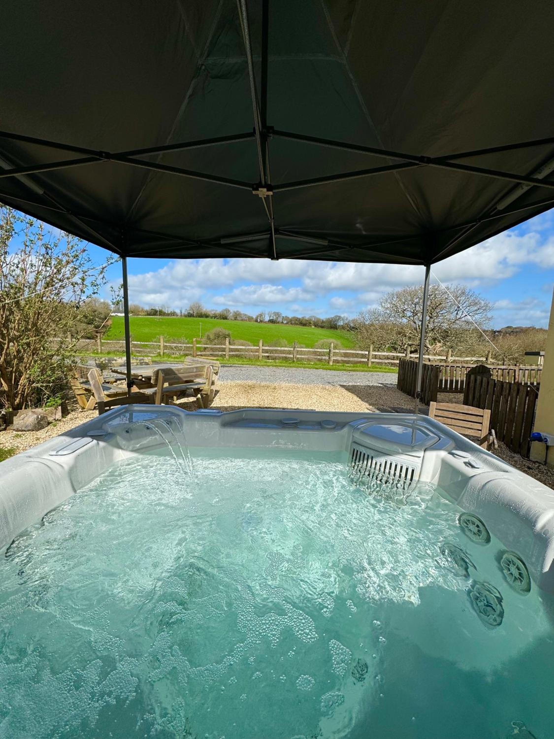 Meadowsweet Cottage Jacuzzi Edition view 4