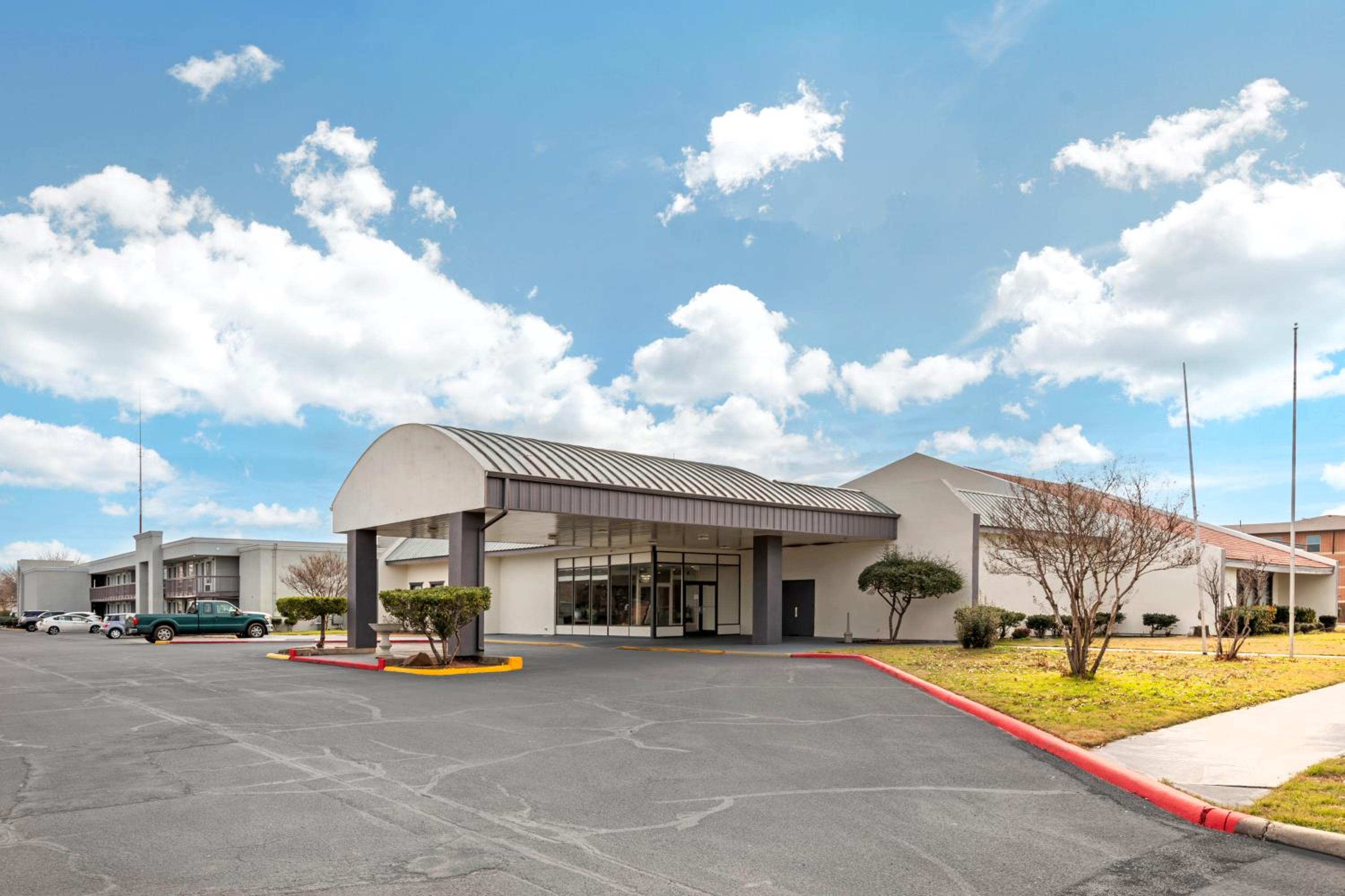 Gainesville Vacations - Quality Inn Gainesville - Property Image 32