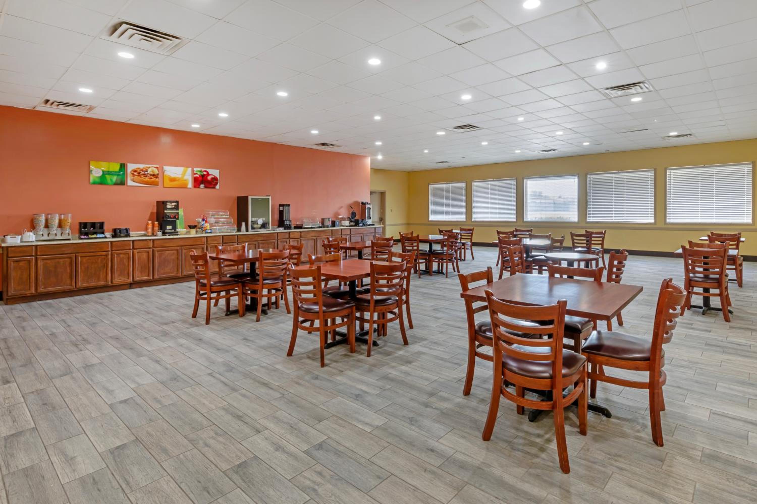 Gainesville Vacations - Quality Inn Gainesville - Property Image 13