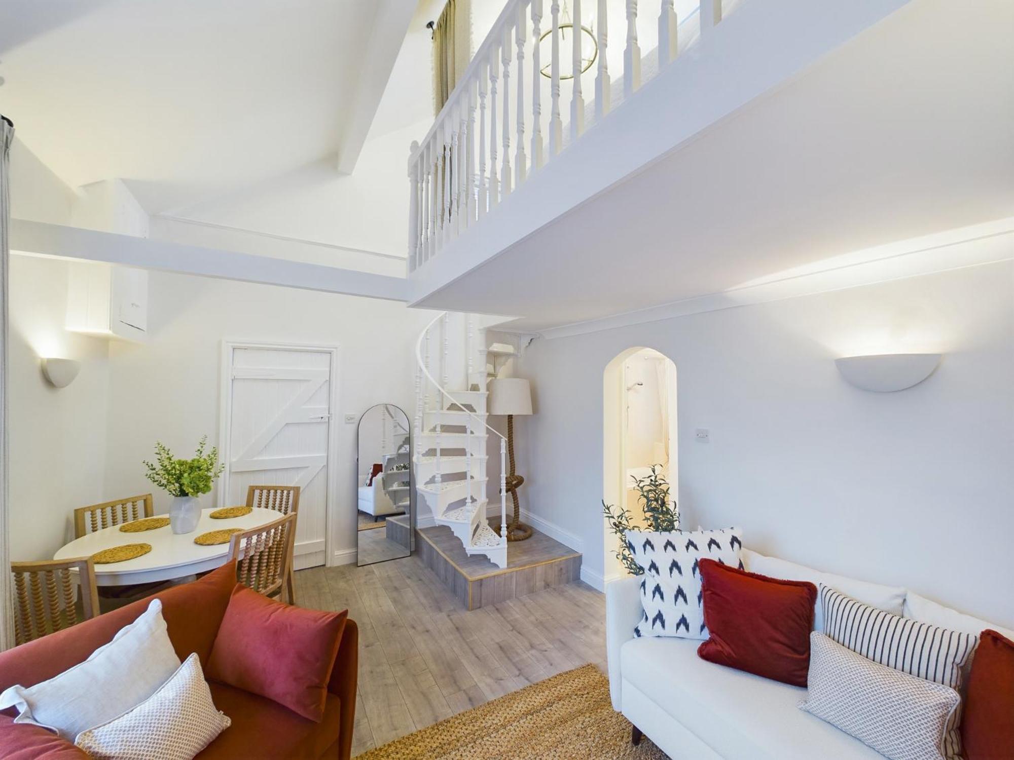 “The Sleepers Cottage” 2-6 people w/ free parking