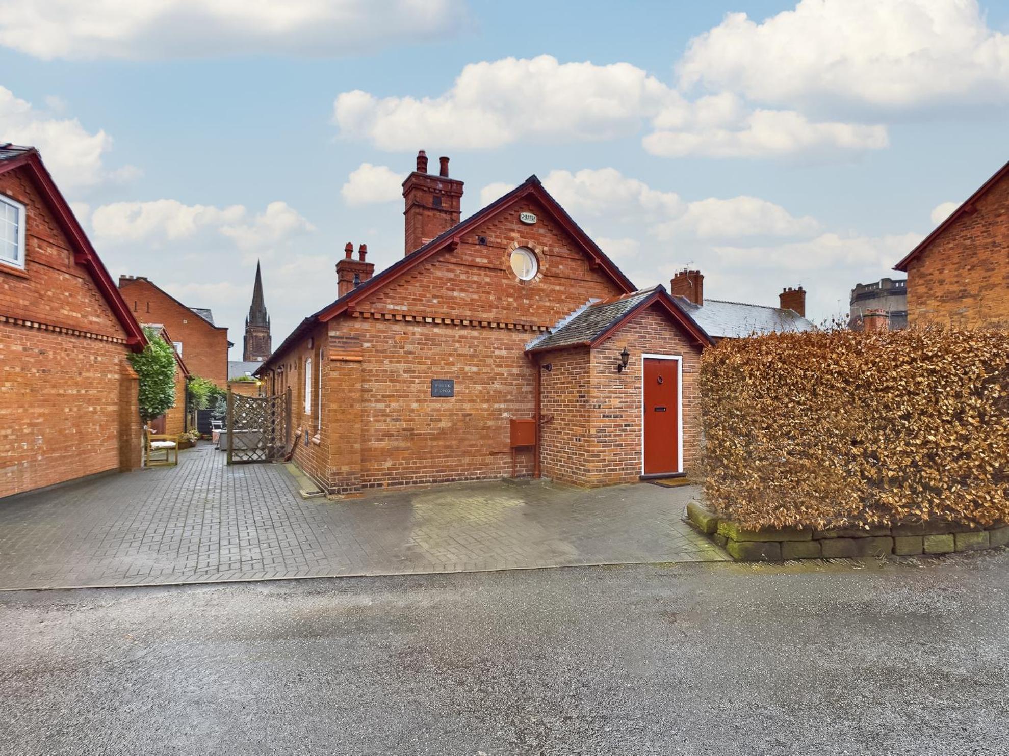 “The Sleepers Cottage” 2-6 people w/ free parking