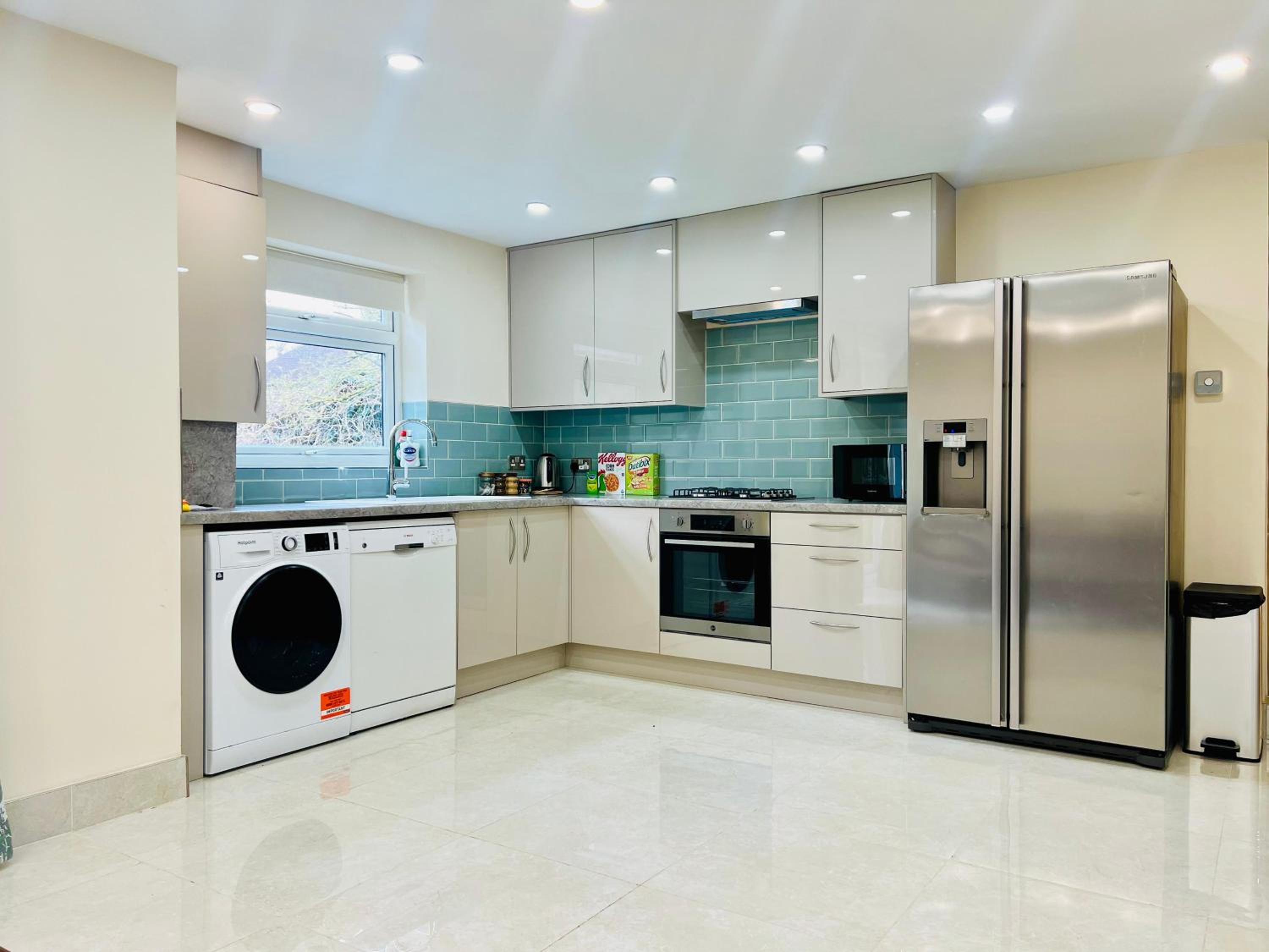 2 Bedroom Flat or Appartment near Heathrow with Garden view 5