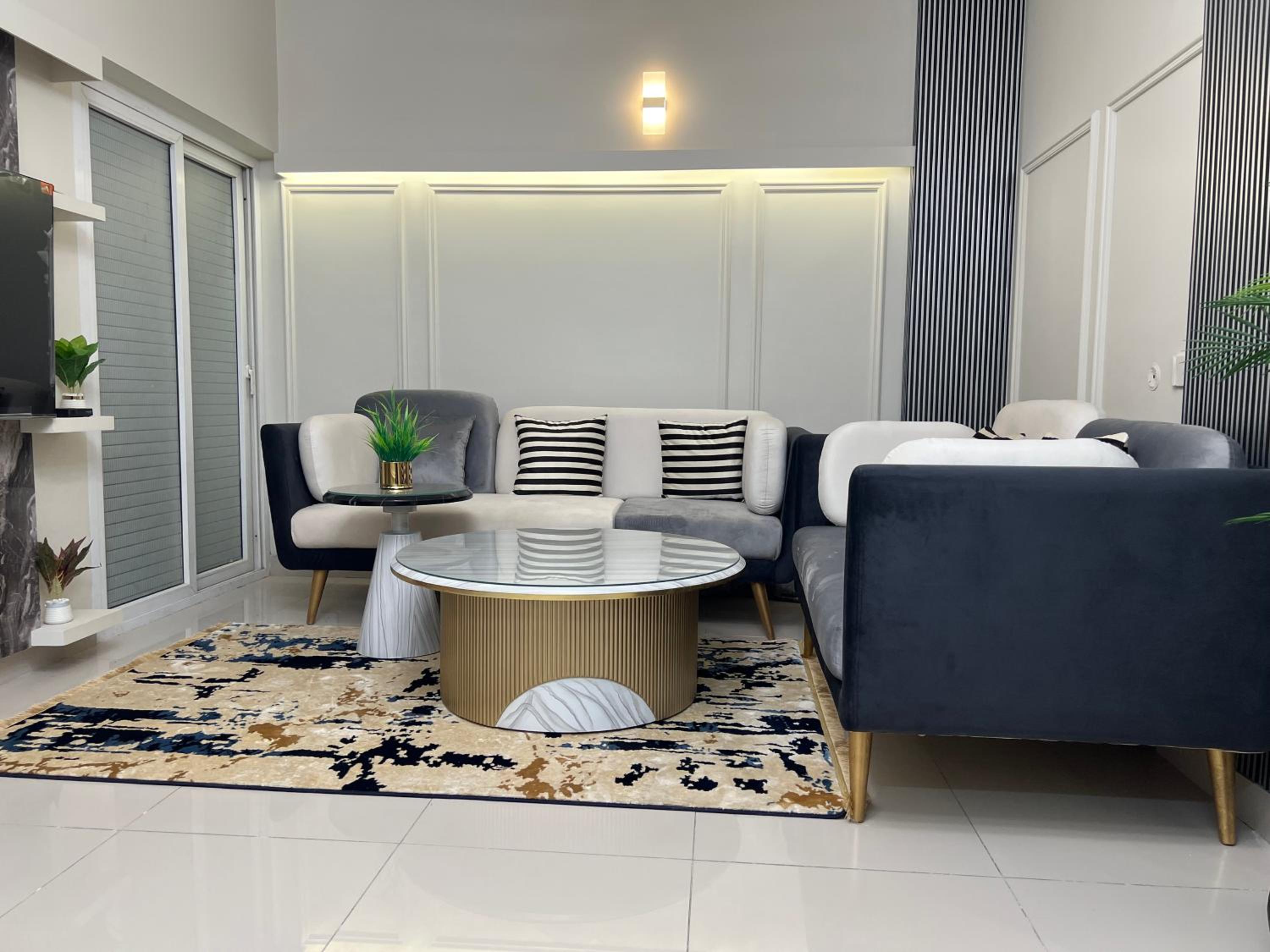 Comfortia Guest House 3 Bed with DringDining view 3