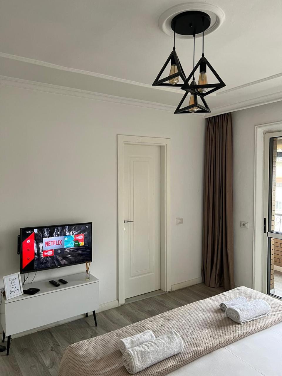 Tirana,Studio