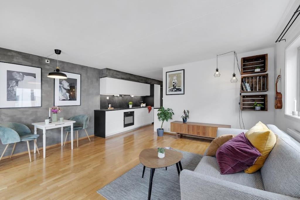 Modern and stylish apartment in Central Oslo view 3