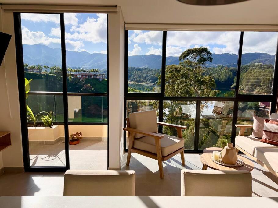 Entire apartment*Cute&Cozy * water view & Access