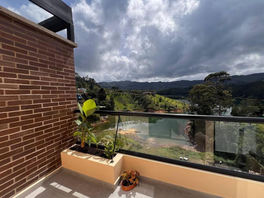 Entire apartment*Cute&Cozy * water view & Access