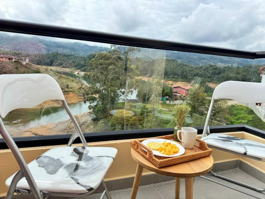 Entire apartment*Cute&Cozy * water view & Access