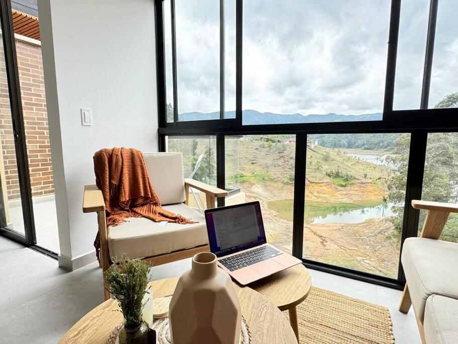 Entire apartment*Cute&Cozy * water view & Access