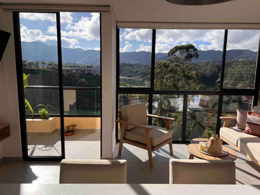 Entire apartment*Cute&Cozy * water view & Access