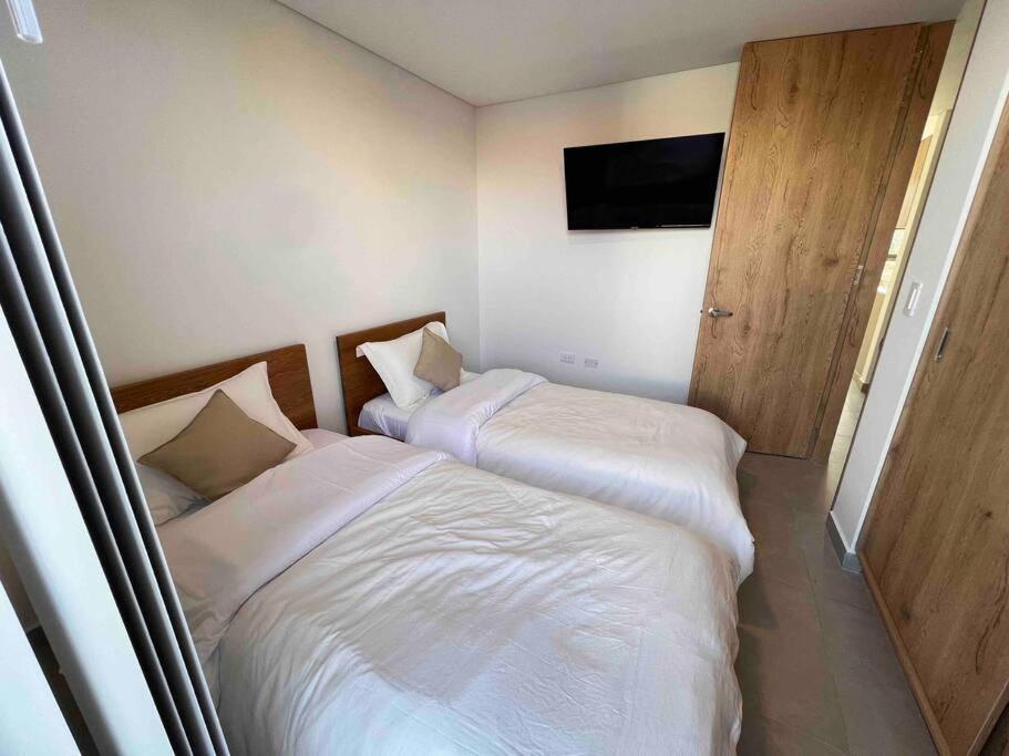 Entire apartment*Cute&Cozy * water view & Access
