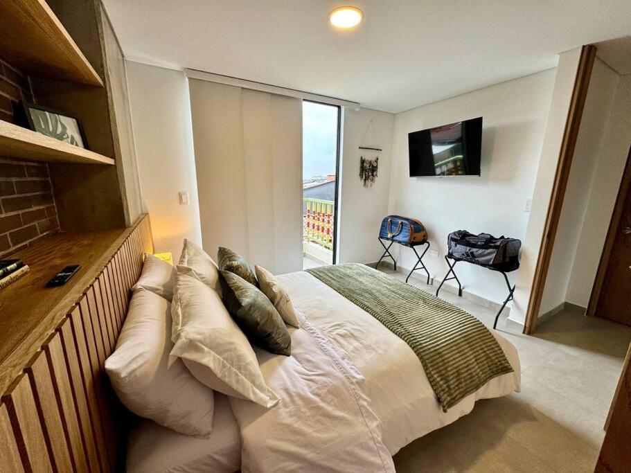 Entire apartment*Cute&Cozy * water view & Access