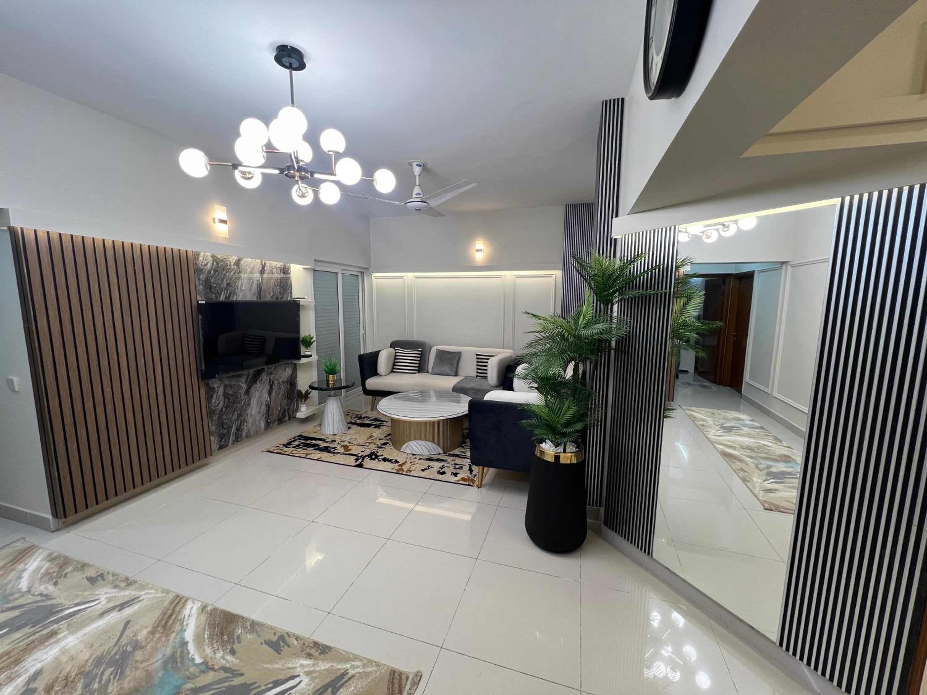 Comfortia Guest House 3 Bed with DringDining view 5