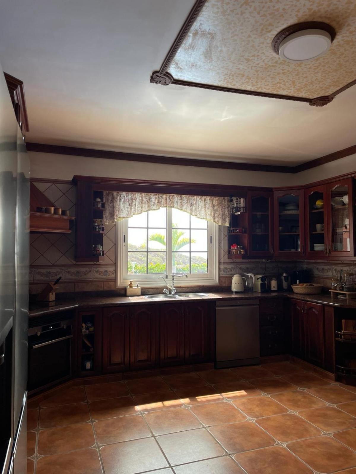 Maravilla Villa with Sea Views