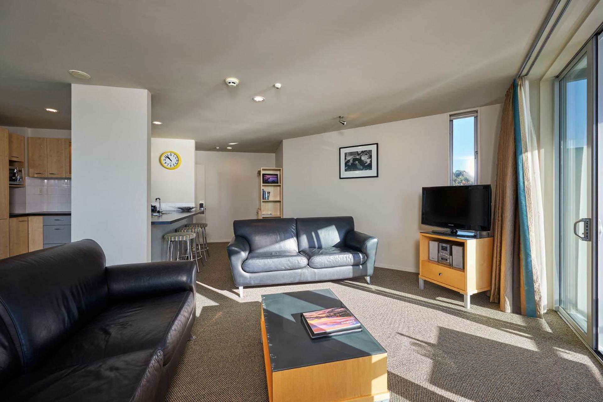 Waves on Esplanade - Kaikoura Waterfront Apartment view 3