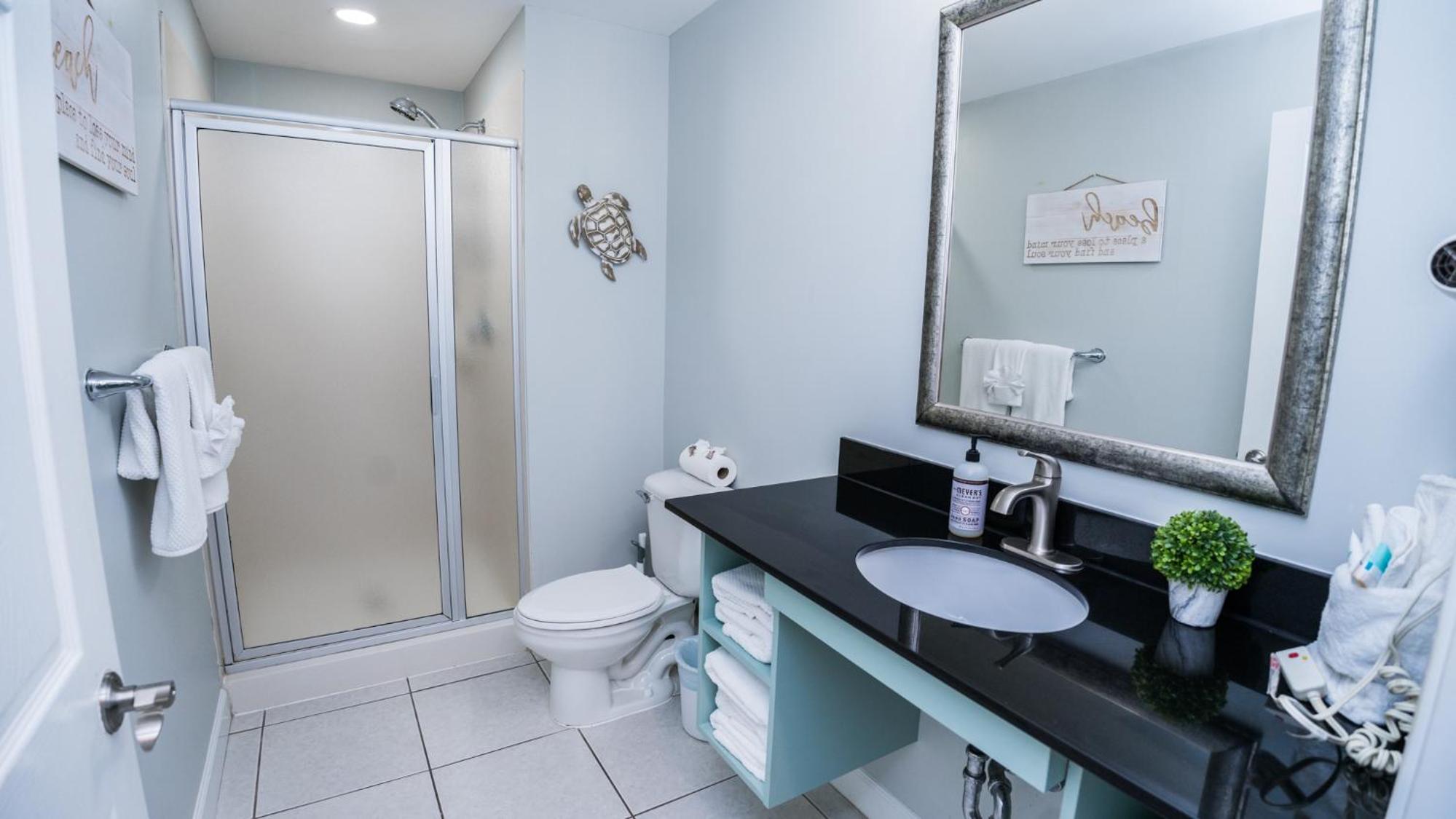Low Floor, beautiful ocean views condo