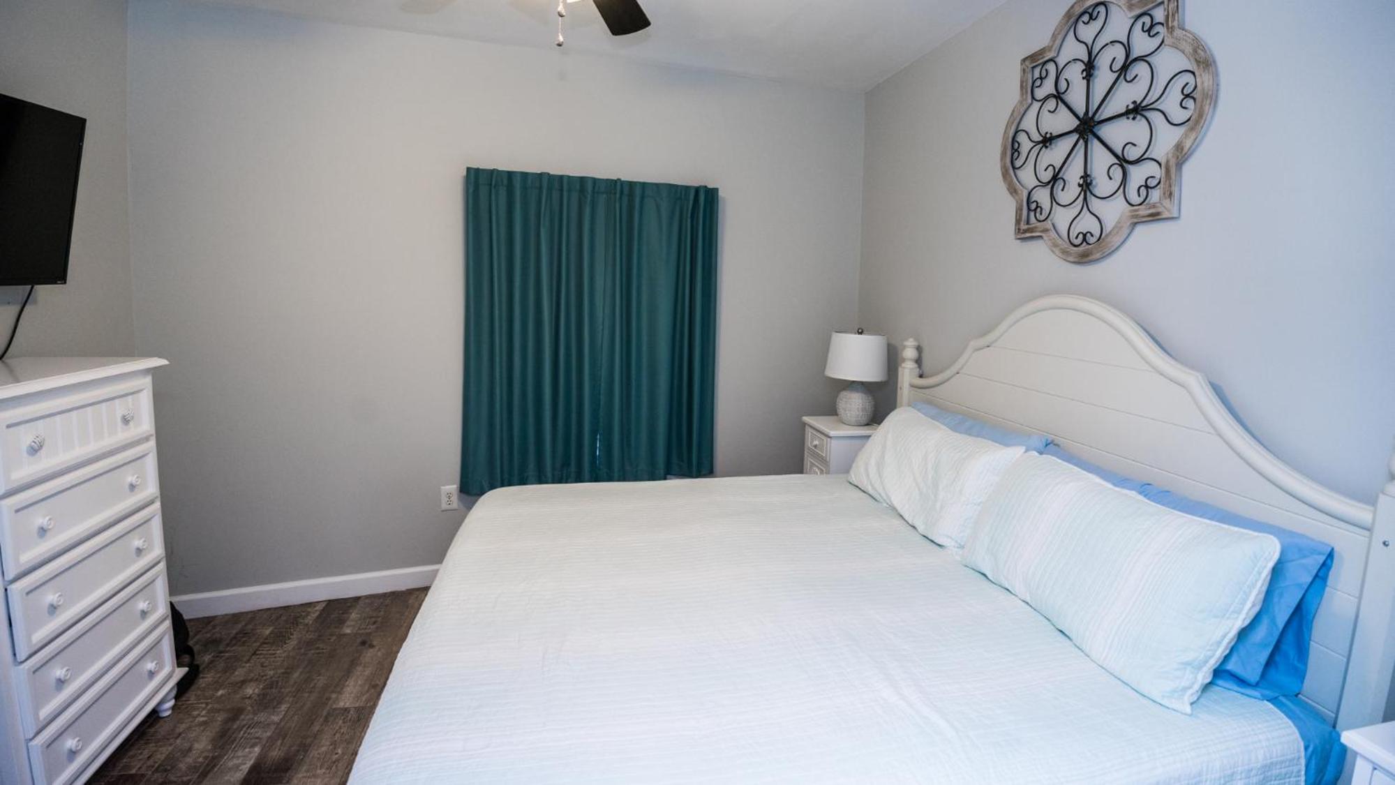 Low Floor, beautiful ocean views condo