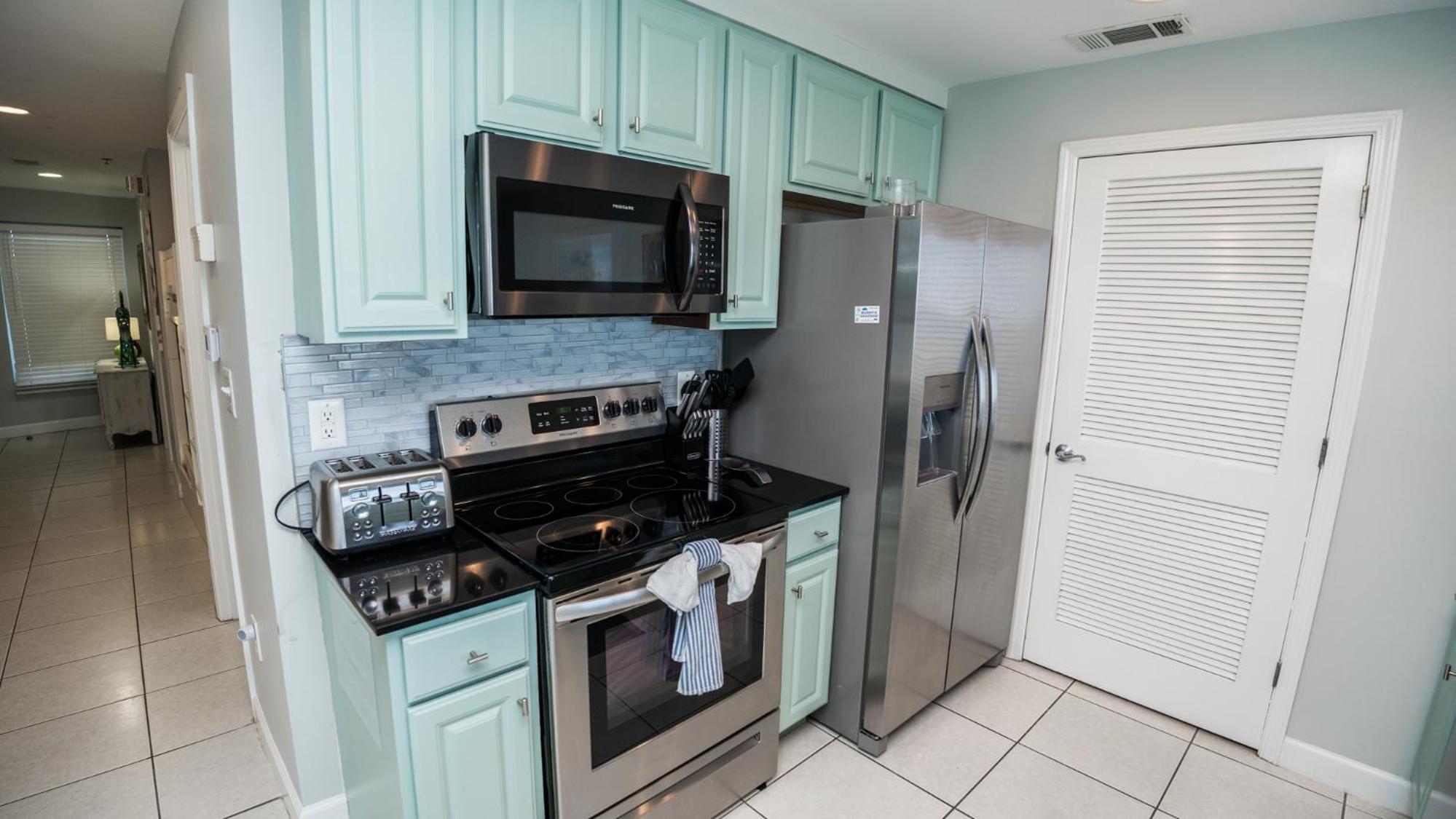 Low Floor, beautiful ocean views condo