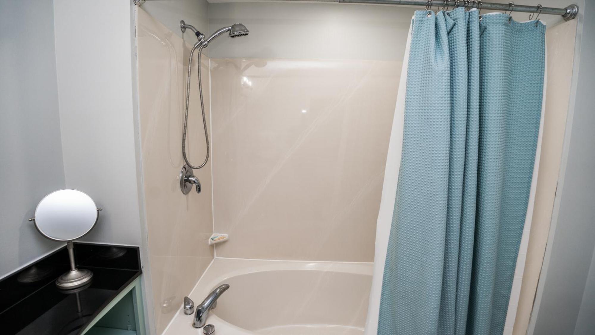 Low Floor, beautiful ocean views condo