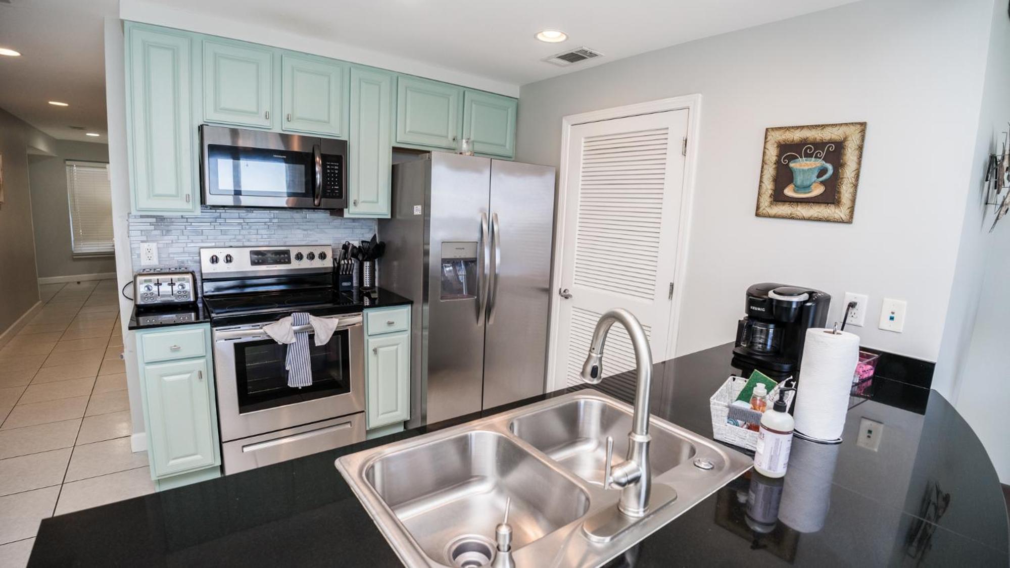 Low Floor, beautiful ocean views condo