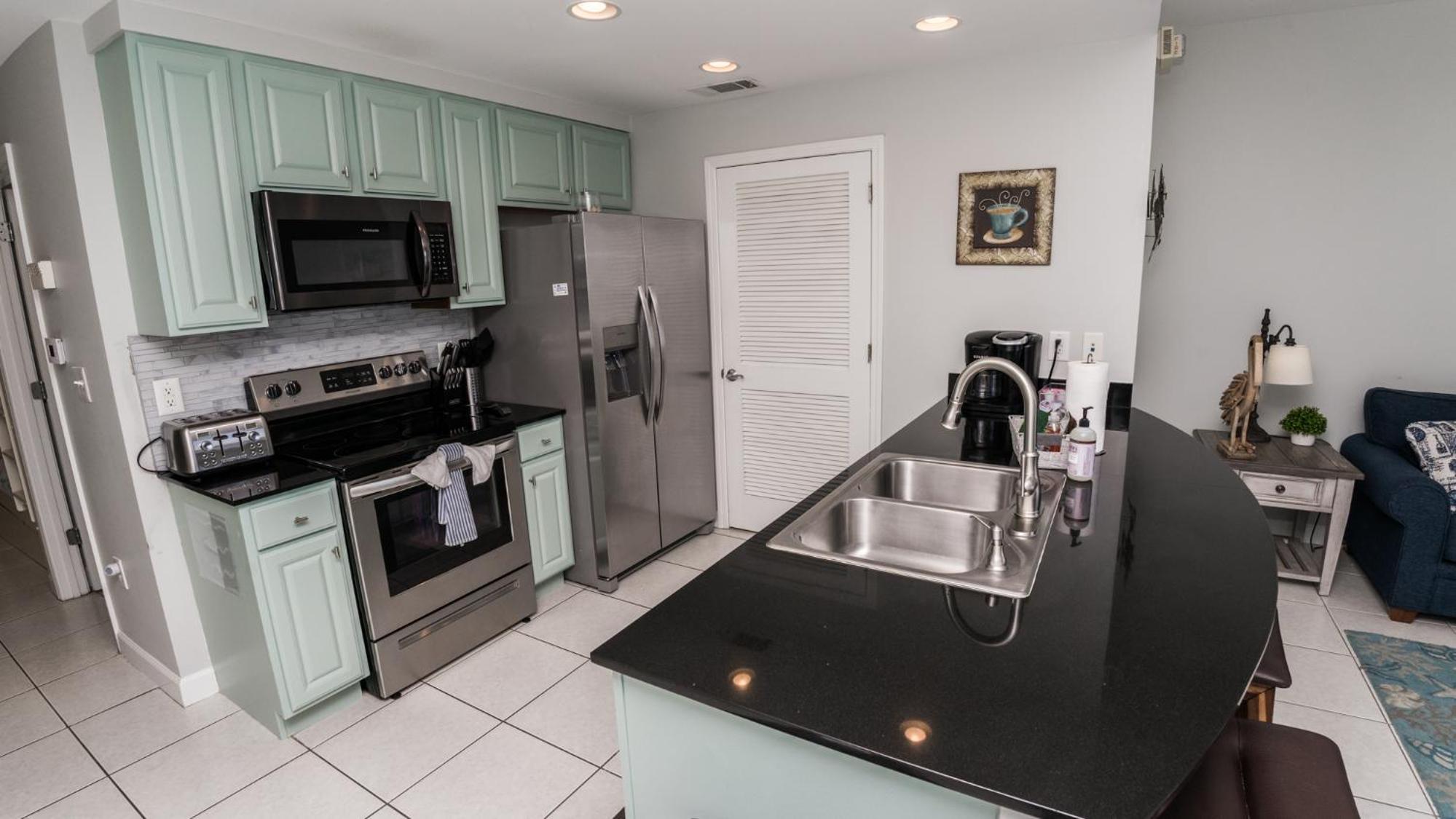 Low Floor, beautiful ocean views condo