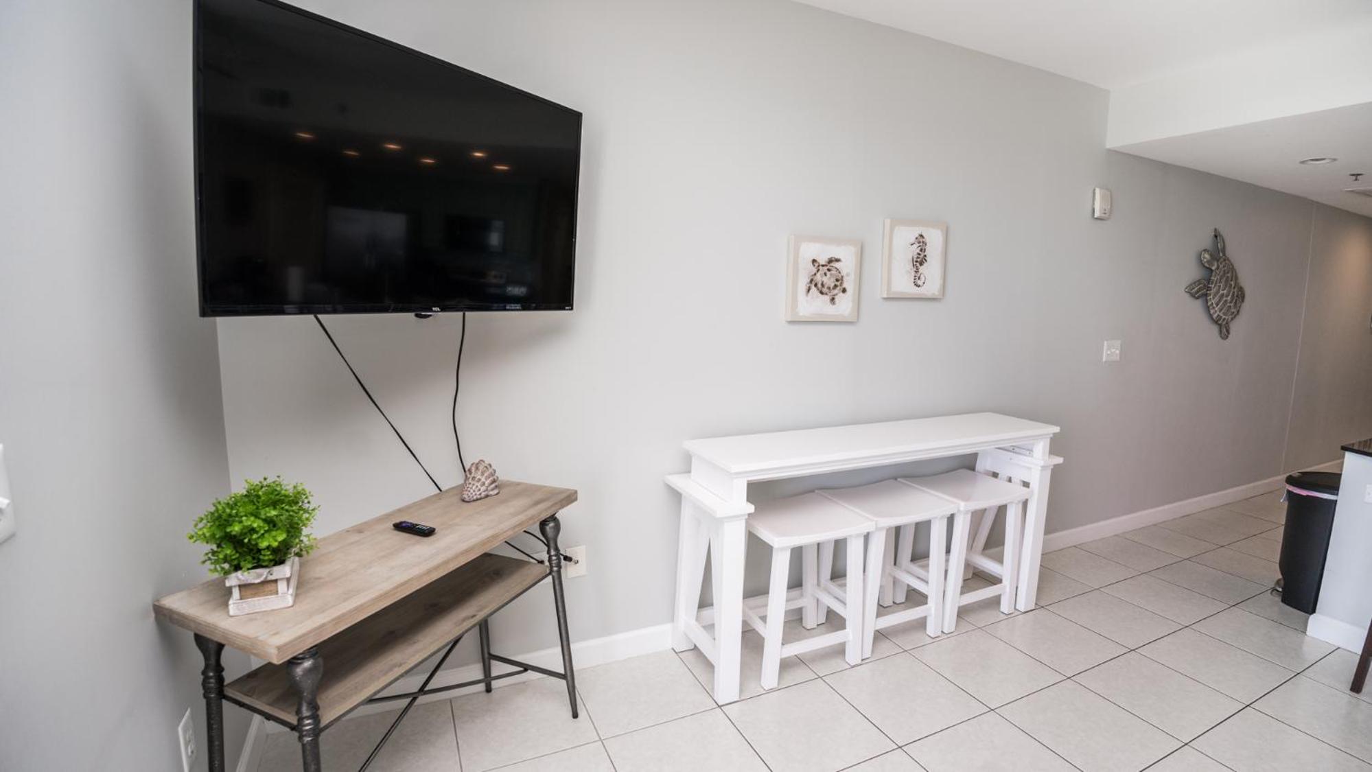 Low Floor, beautiful ocean views condo