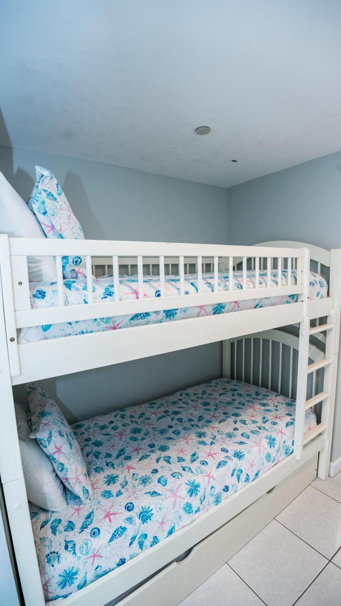 Low Floor, beautiful ocean views condo