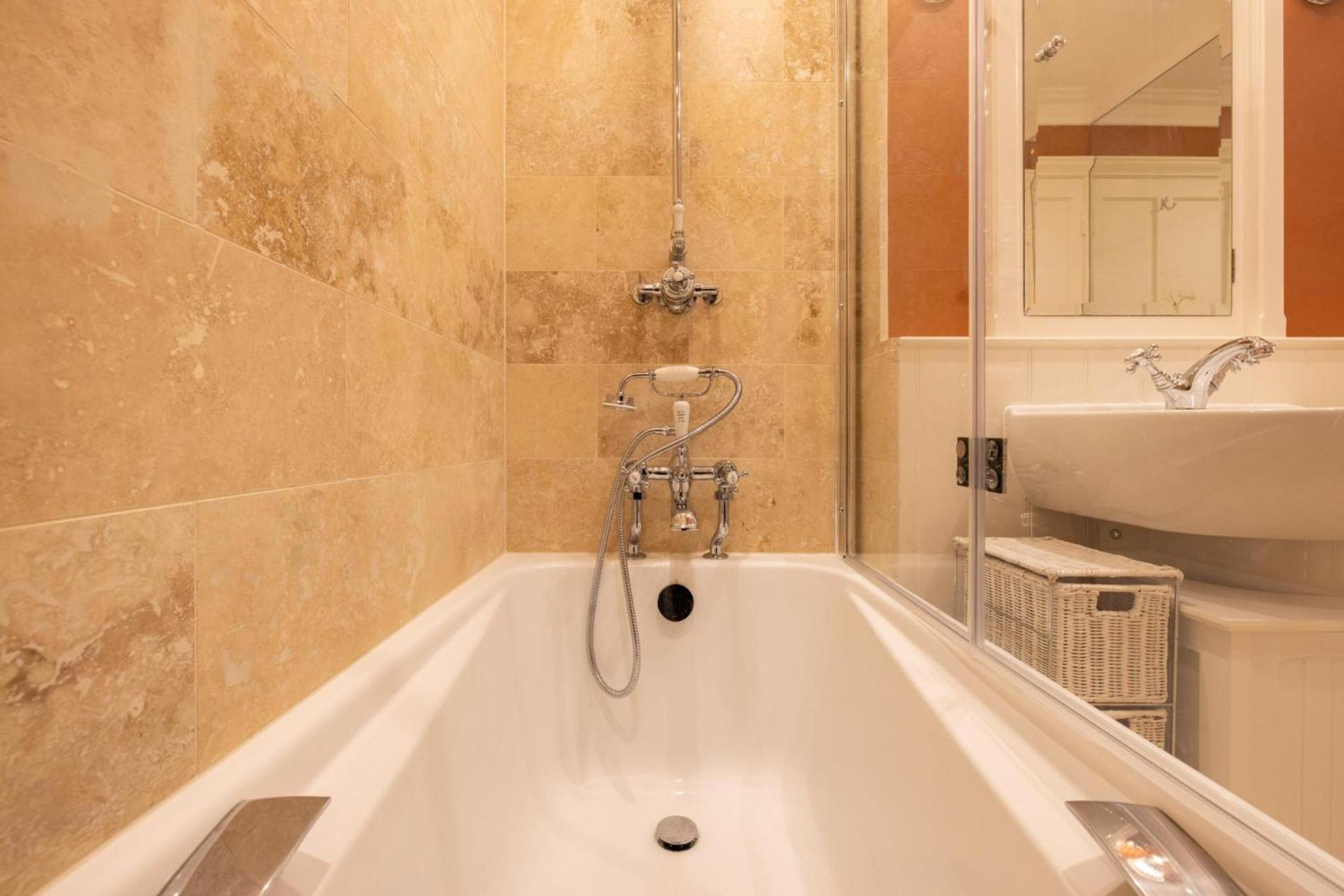 The Chelsea Flower - 1 Bedroom with Terrace in Chelsea