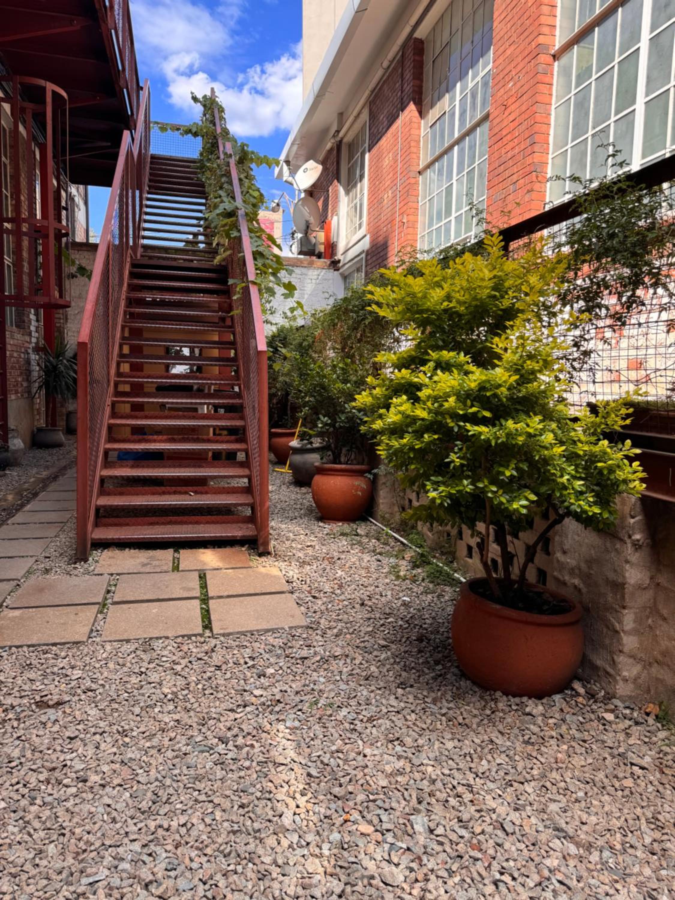2 bedrooms, 2 bathrooms apartment in Maboneng with Unlimited WiFi