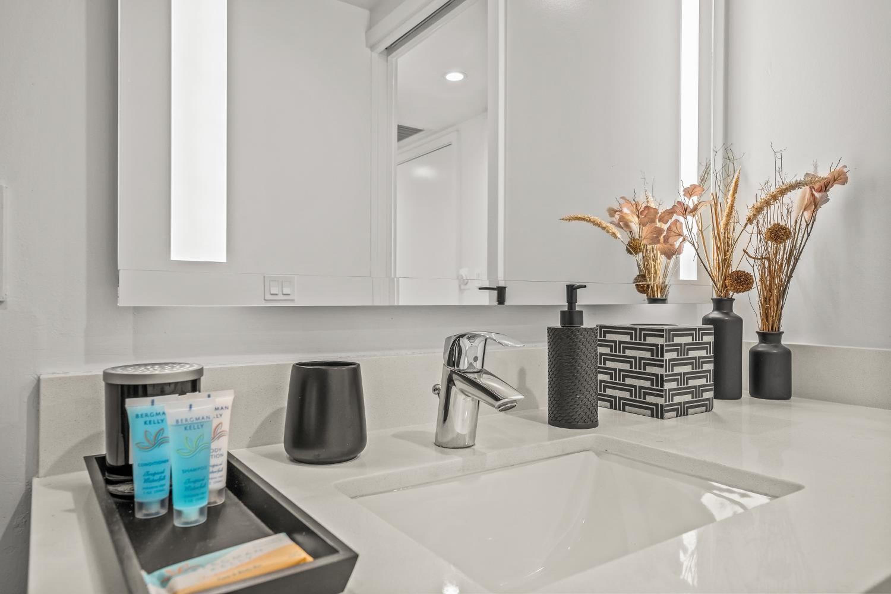 Devereaux Miami 2 Bedroom, 1 Bedroom, and Studio Condos with Balconies