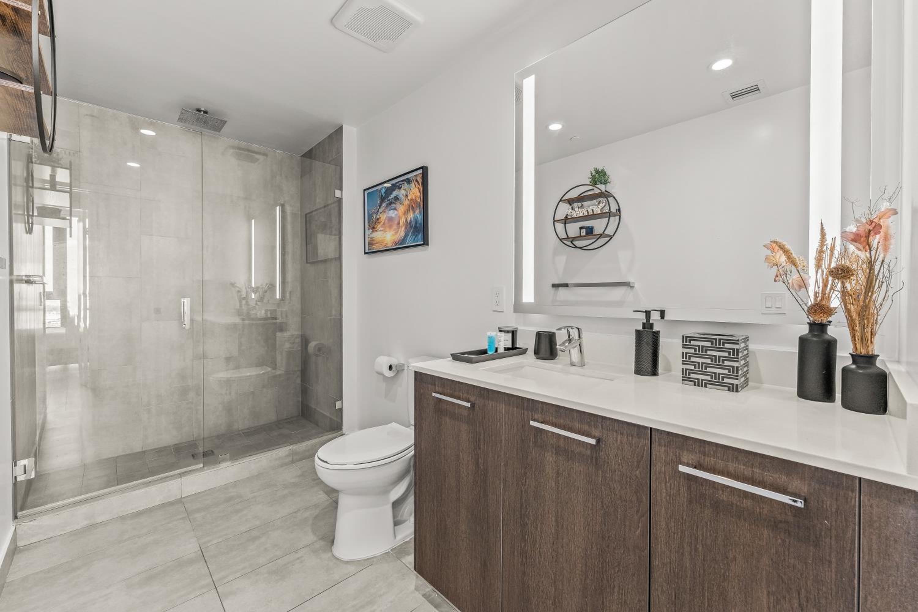 Devereaux Miami 2 Bedroom, 1 Bedroom, and Studio Condos with Balconies