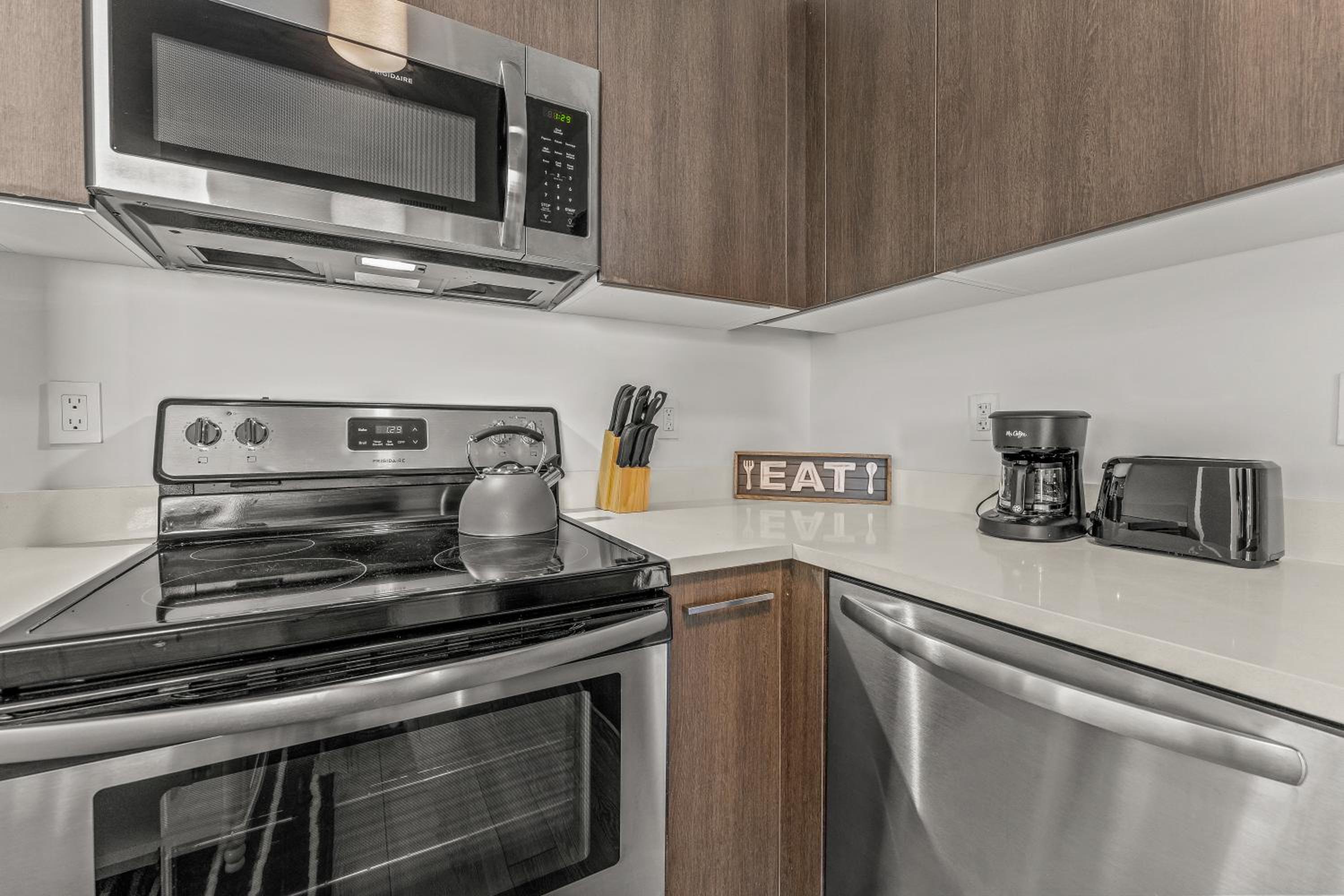 Devereaux Miami 2 Bedroom, 1 Bedroom, and Studio Condos with Balconies