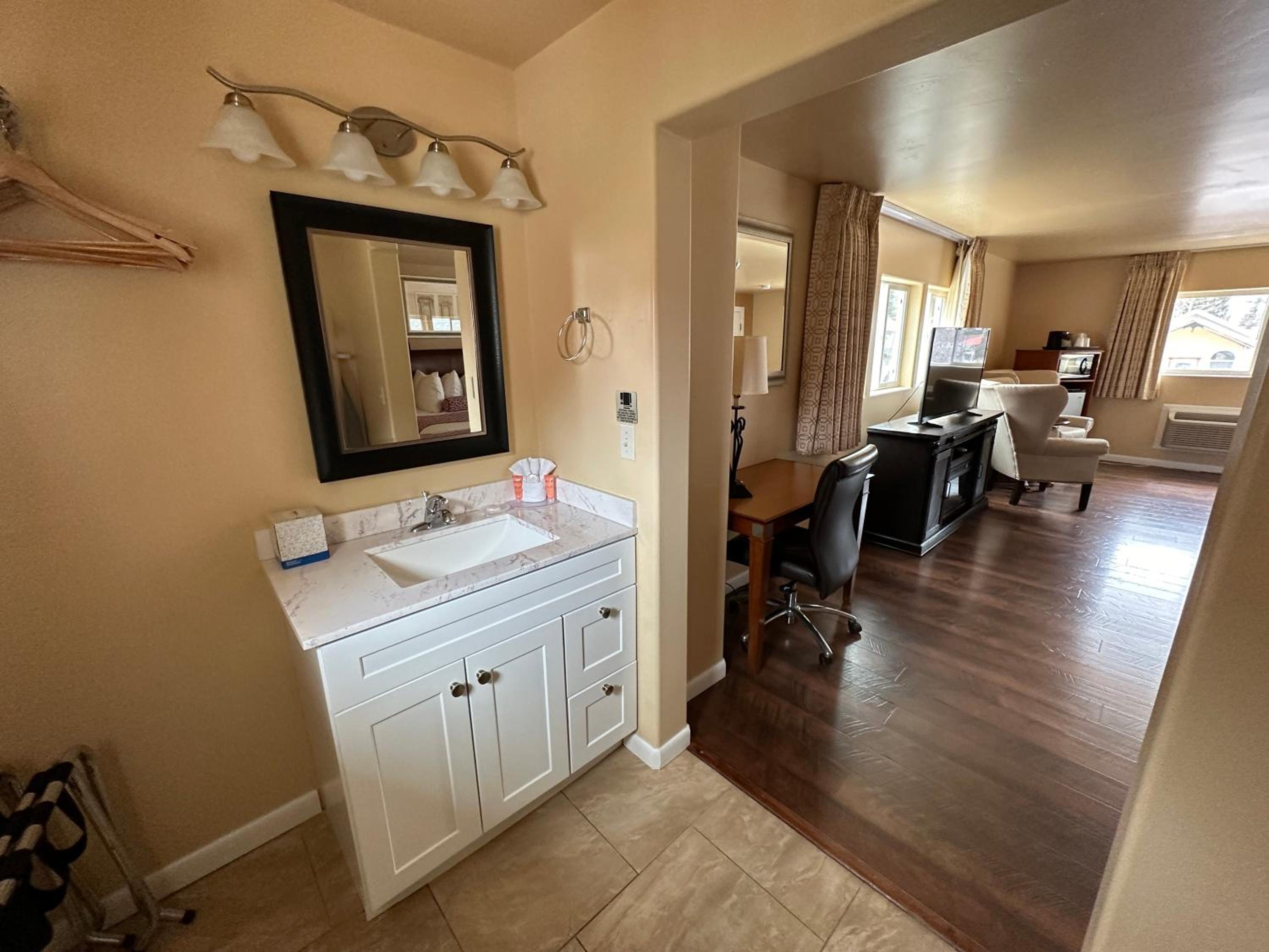 Abram Inn & Suites