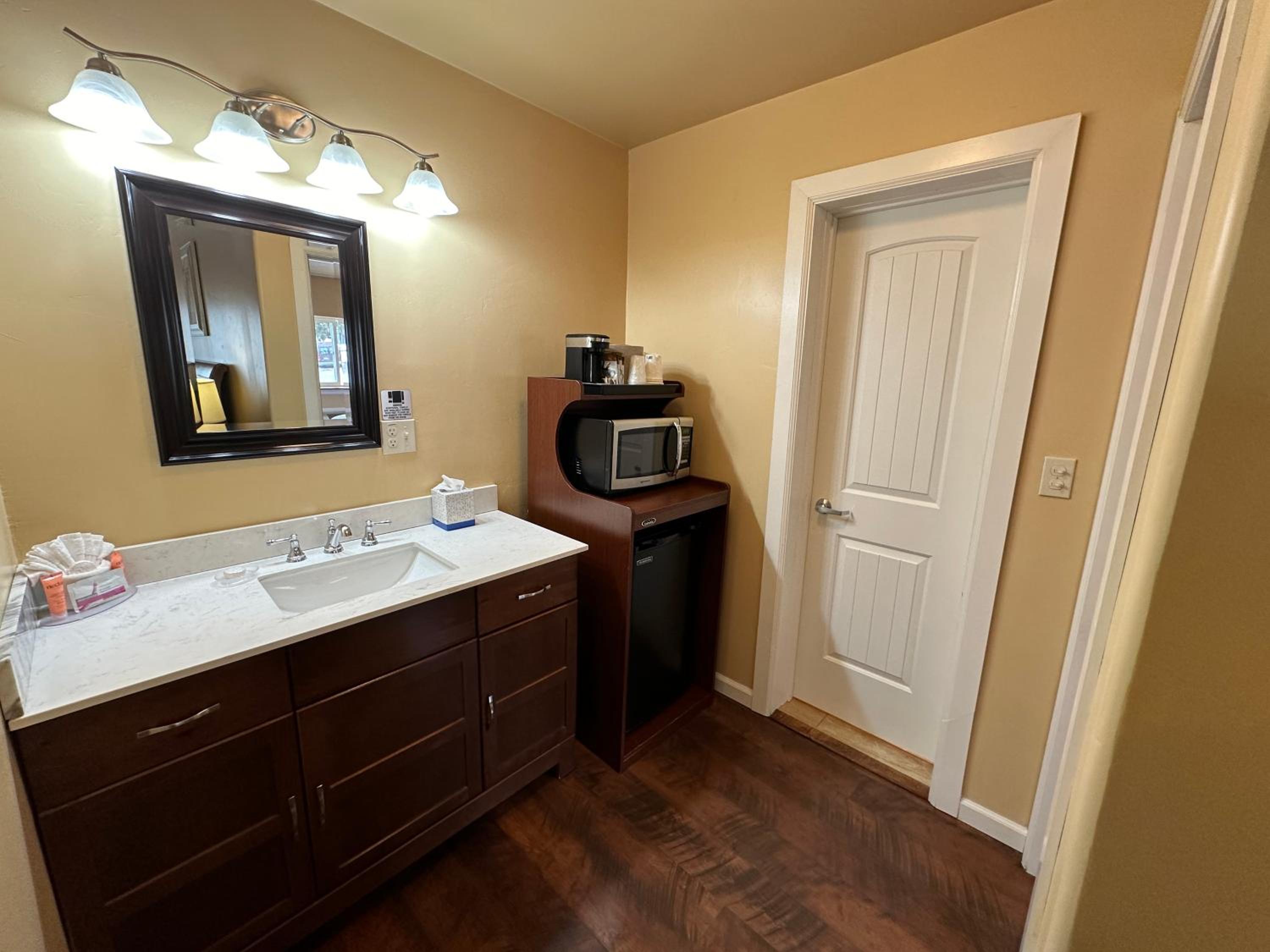 Abram Inn & Suites