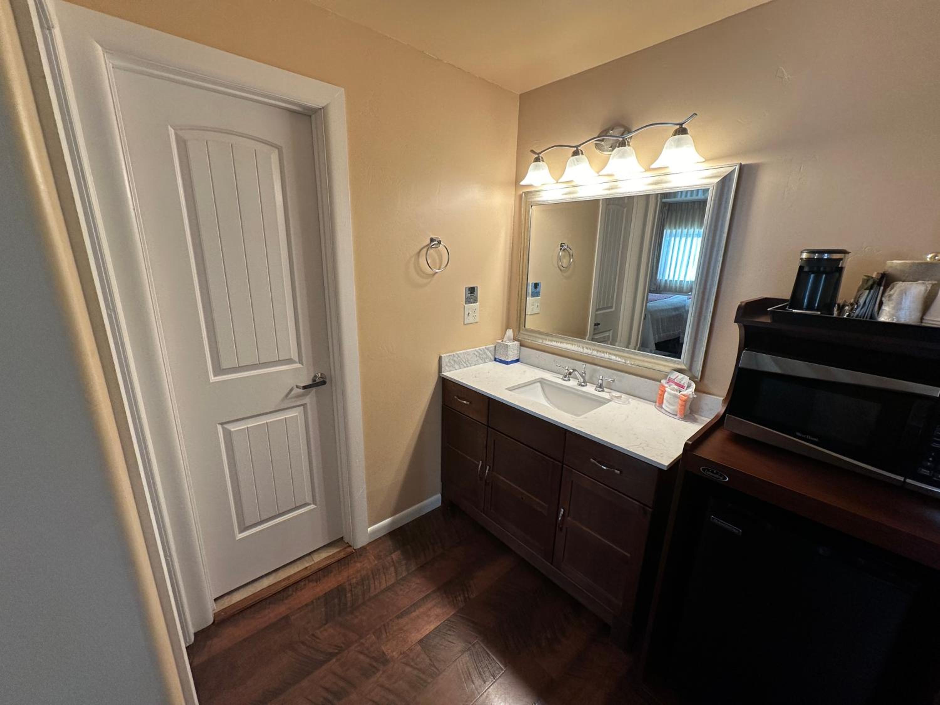 Abram Inn & Suites