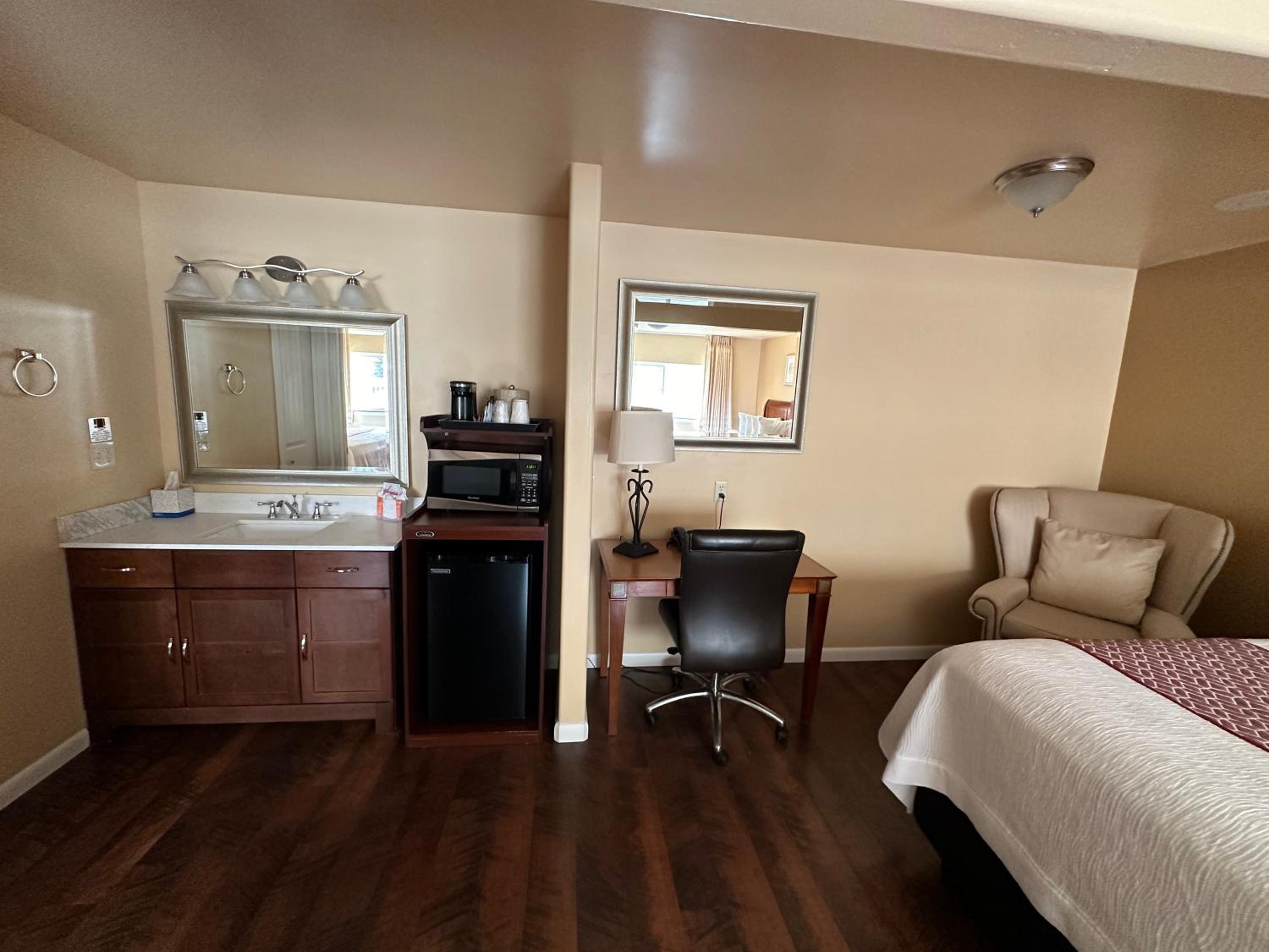 Abram Inn & Suites