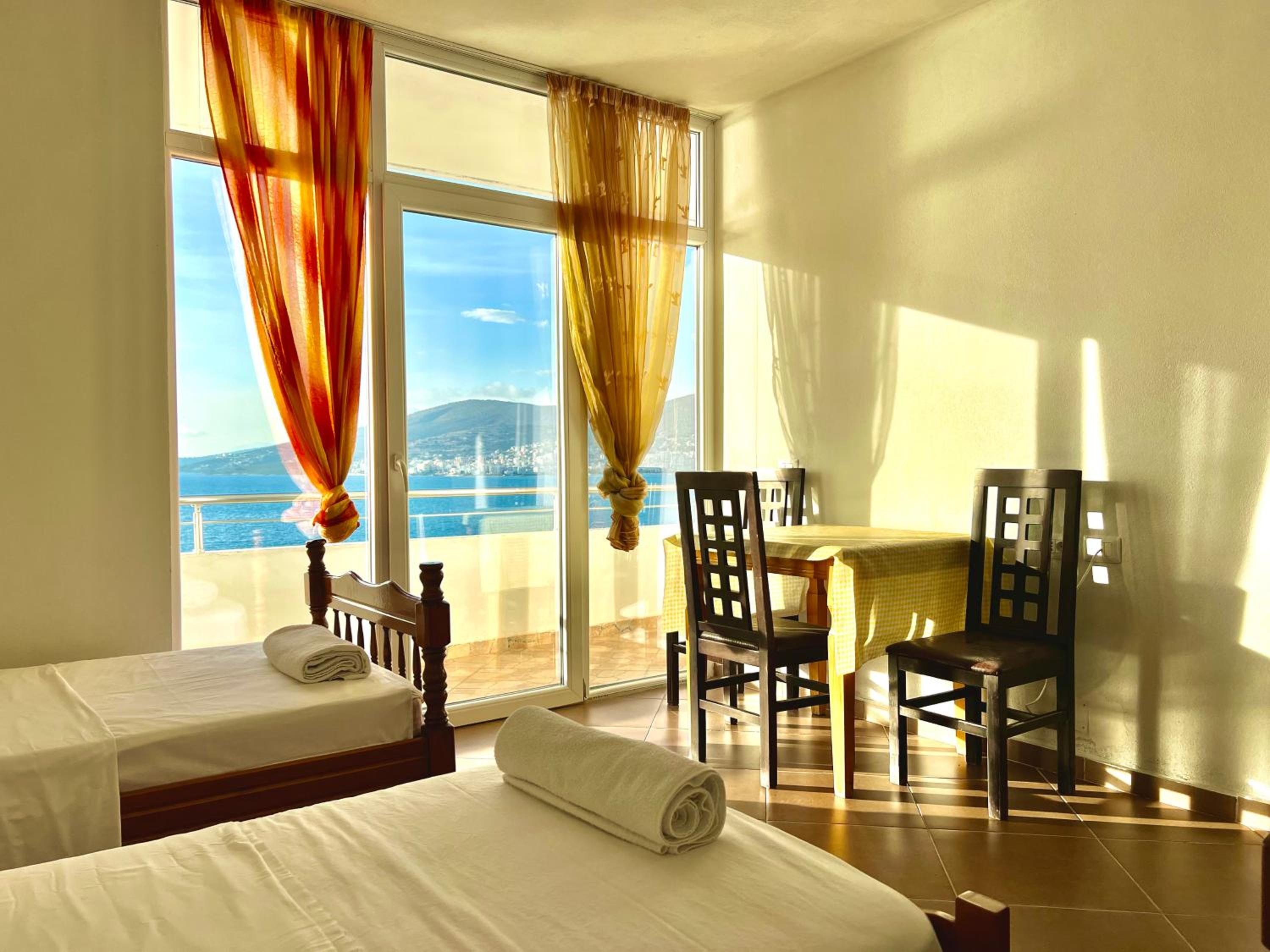 Redi's Seaview Apartments