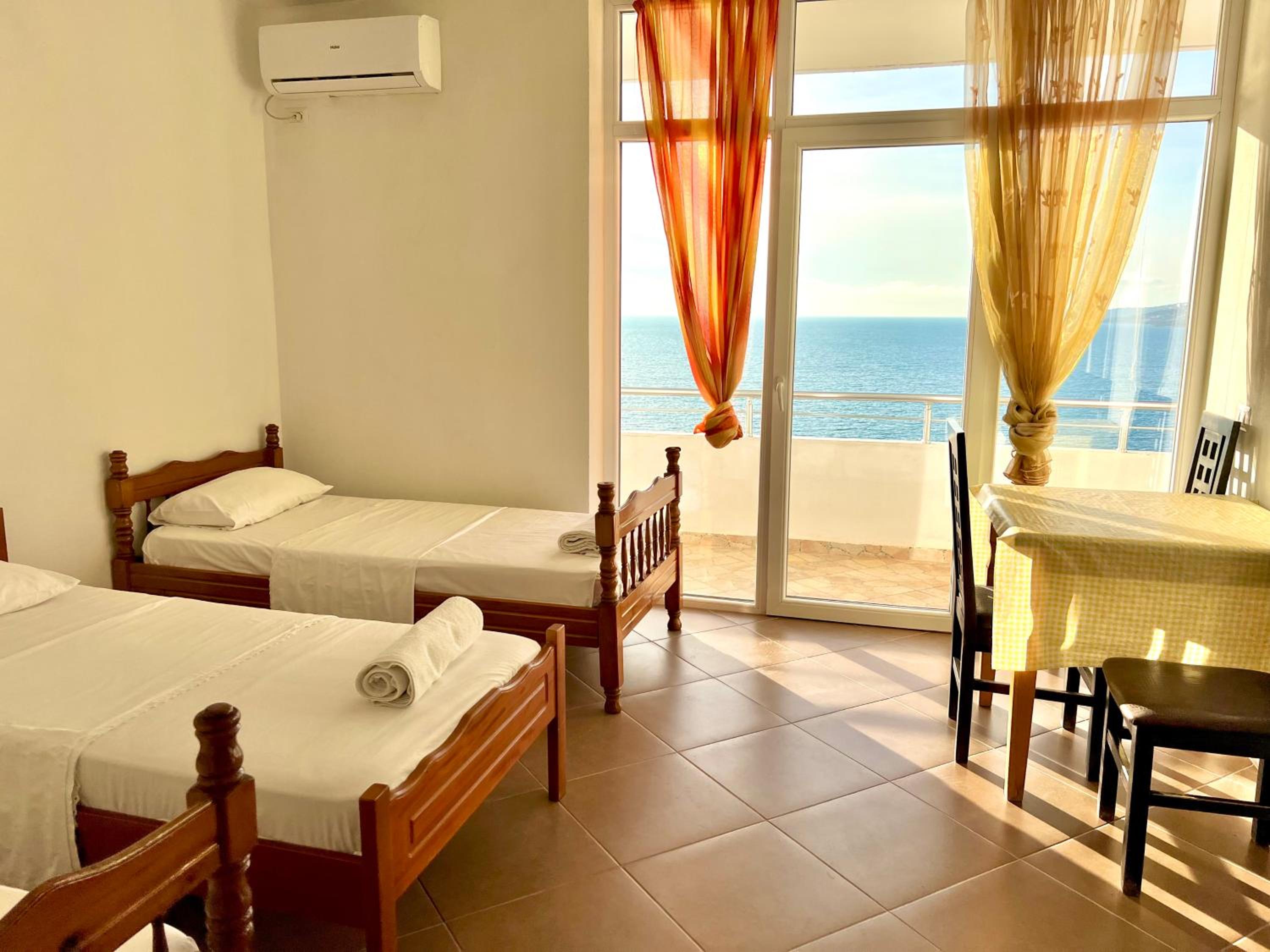 Redi's Seaview Apartments