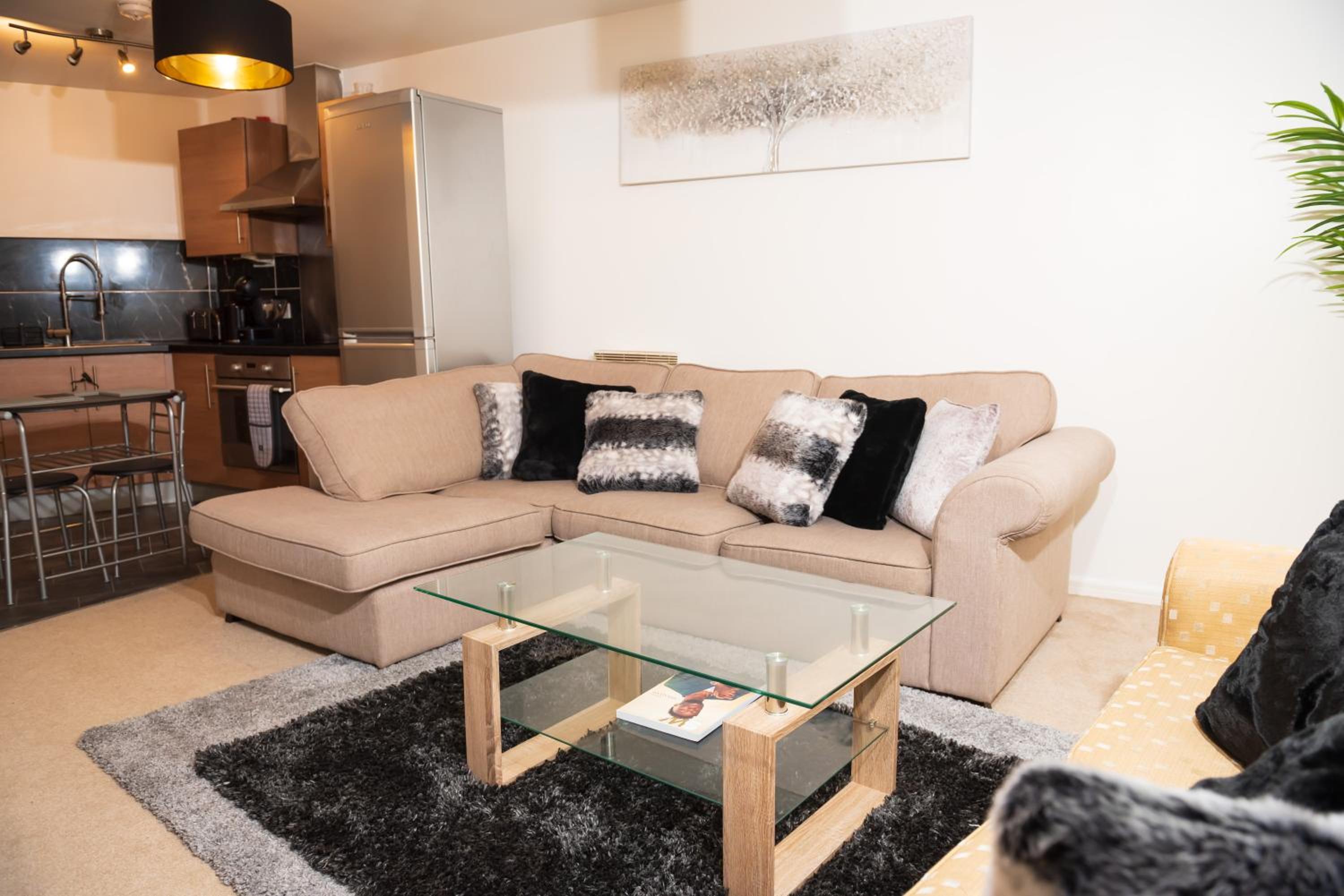 Luxury Two bedroom Flat opposite COOP Live n Etihad Stadium with Free secure Parking, Netflix and Sky TV view 5