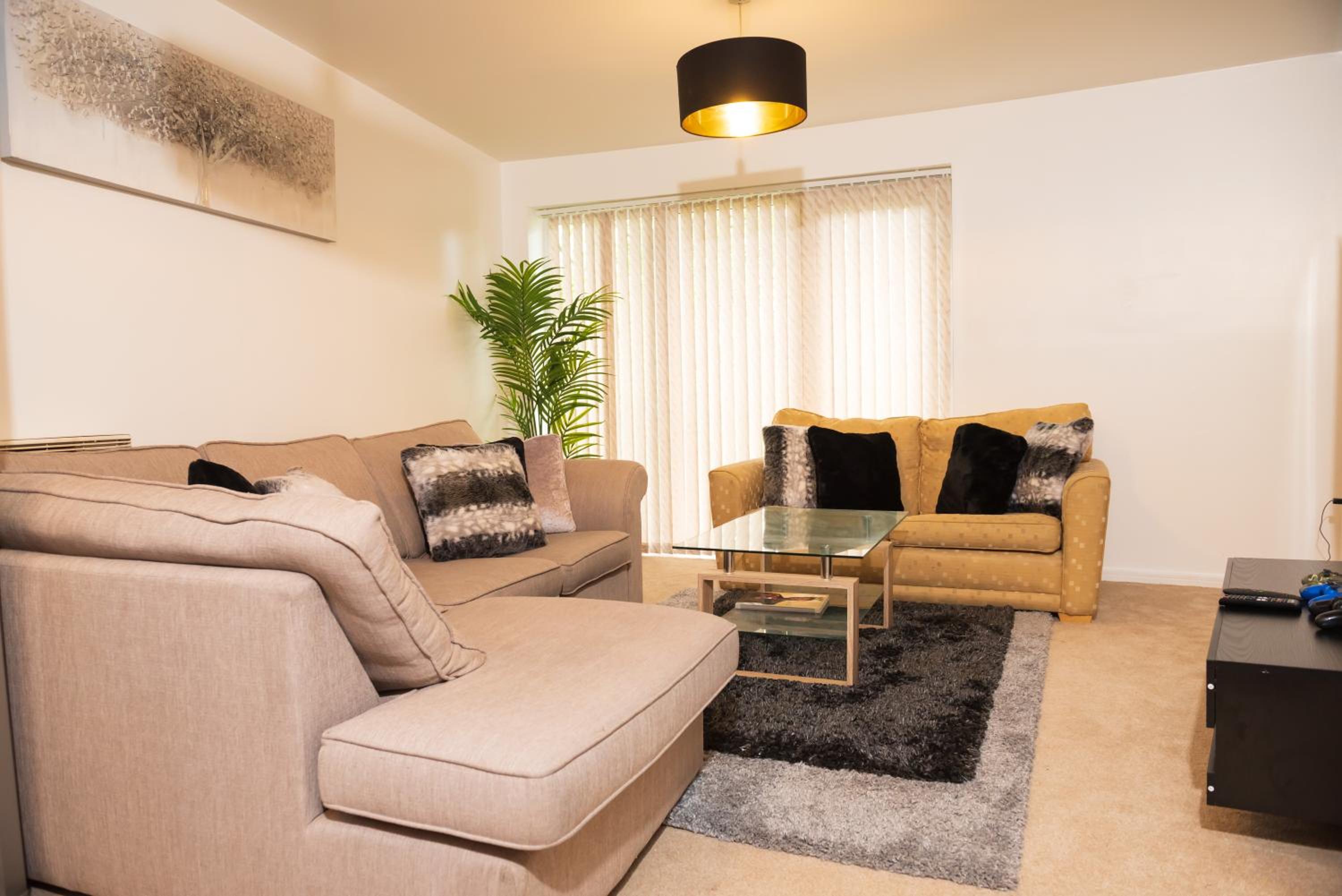 Luxury Two bedroom Flat opposite COOP Live n Etihad Stadium with Free secure Parking, Netflix and Sky TV view 4