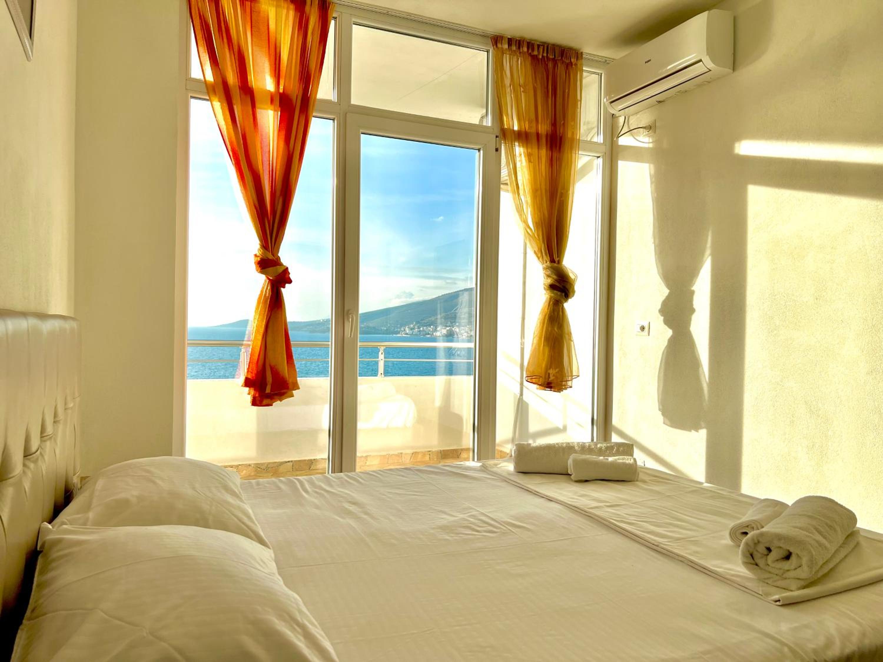 Redi's Seaview Apartments