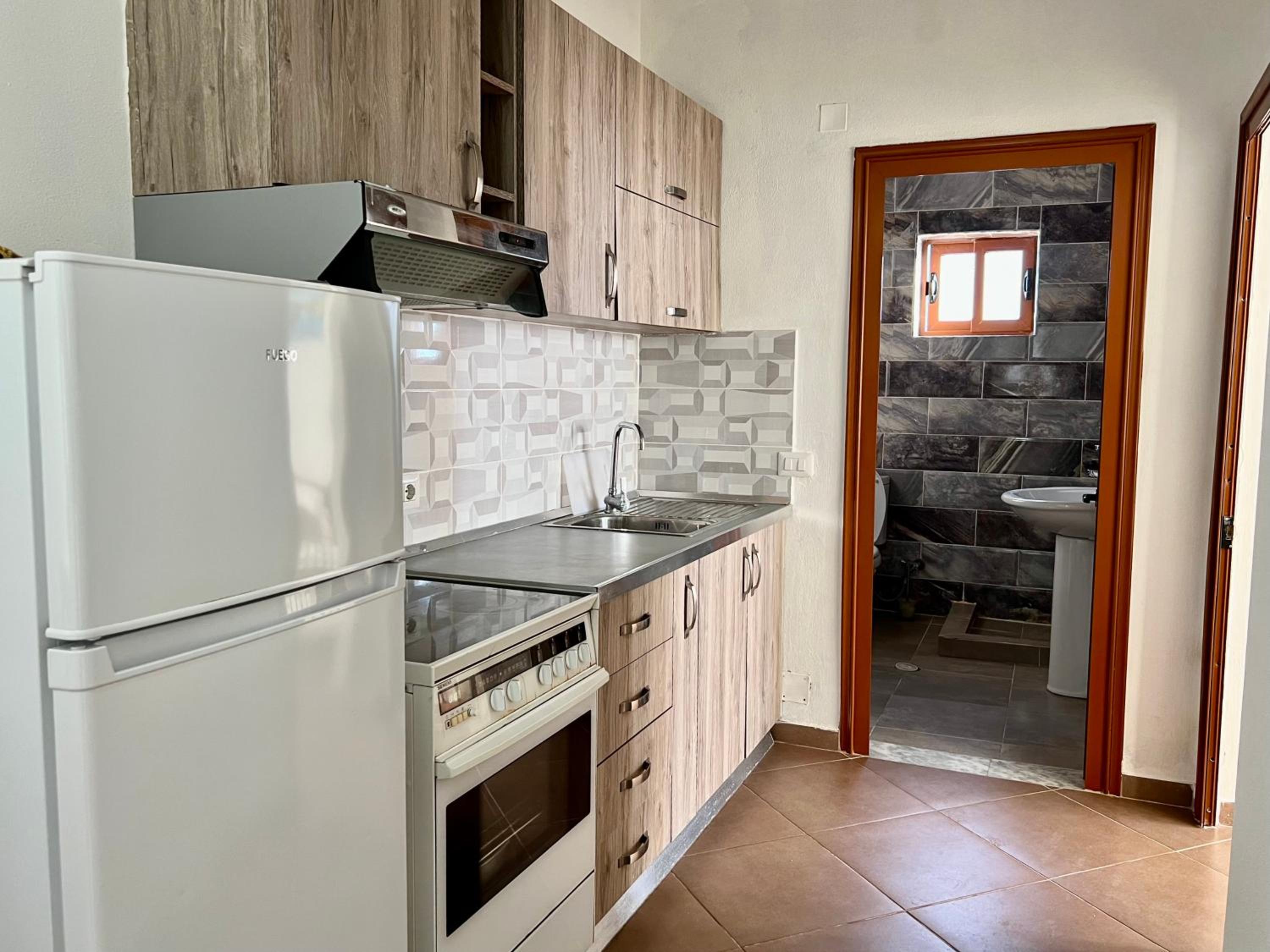 Redi's Seaview Apartments