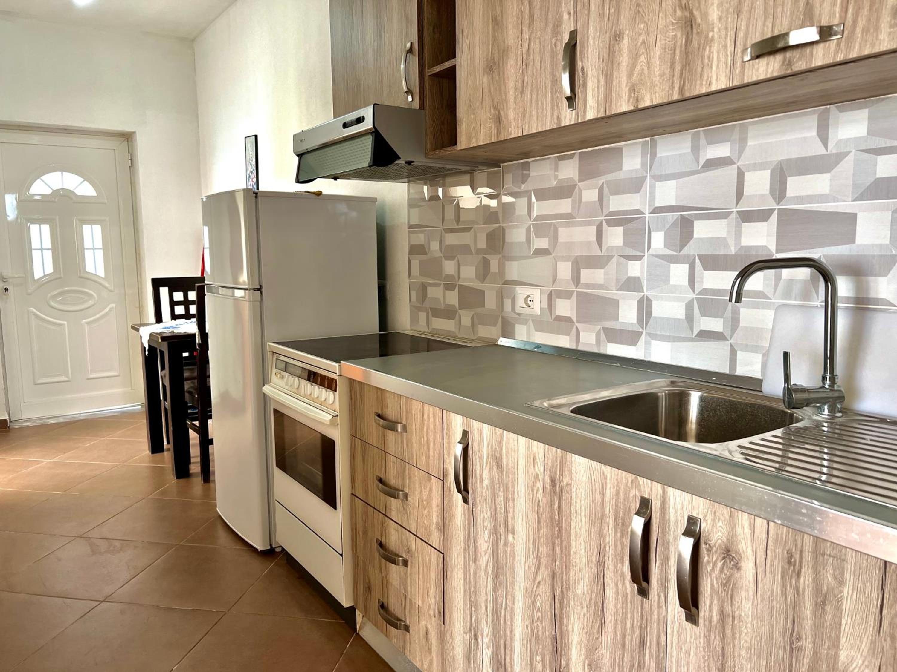 Redi's Seaview Apartments